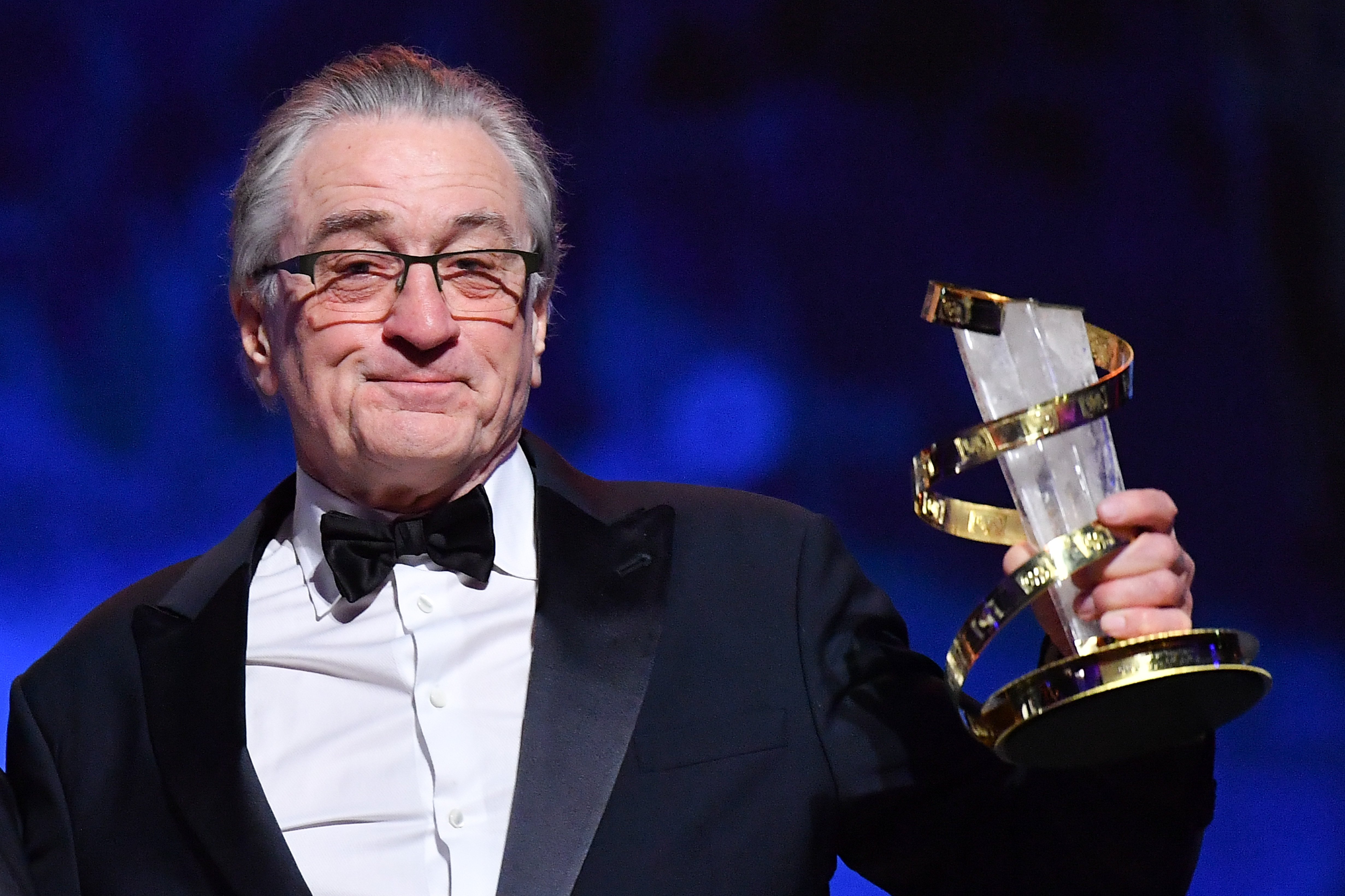 Robert De Niro con su premio "Etoile d'Or" en el 17º Festival Internacional de Cine de Marrakech el 1 de diciembre de 2018 | Foto: Getty Images