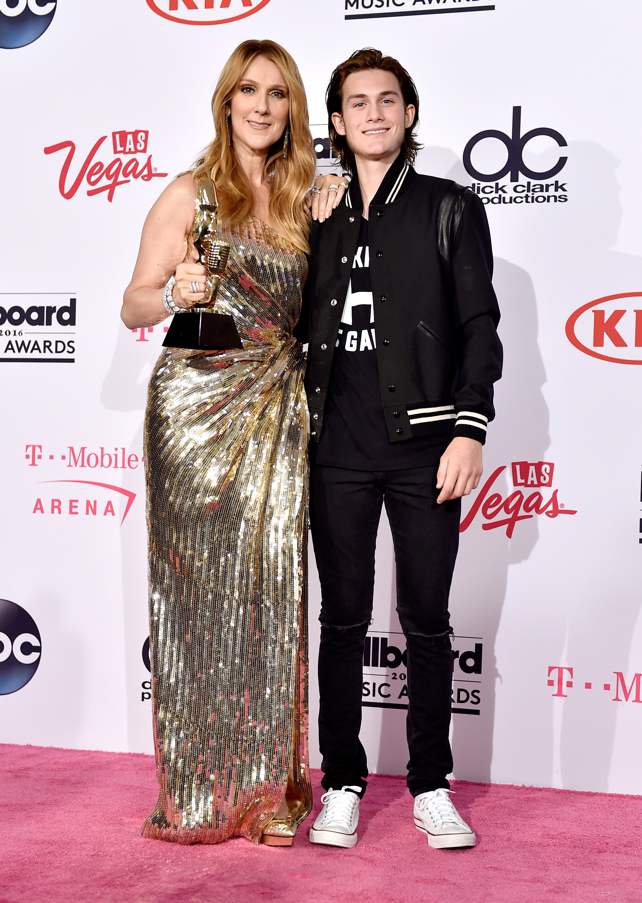 Céline Dion y René-Charles Angélil en la sala de prensa durante los Billboard Music Awards el 22 de mayo de 2016, en Las Vegas, Nevada | Fuente: Getty Images