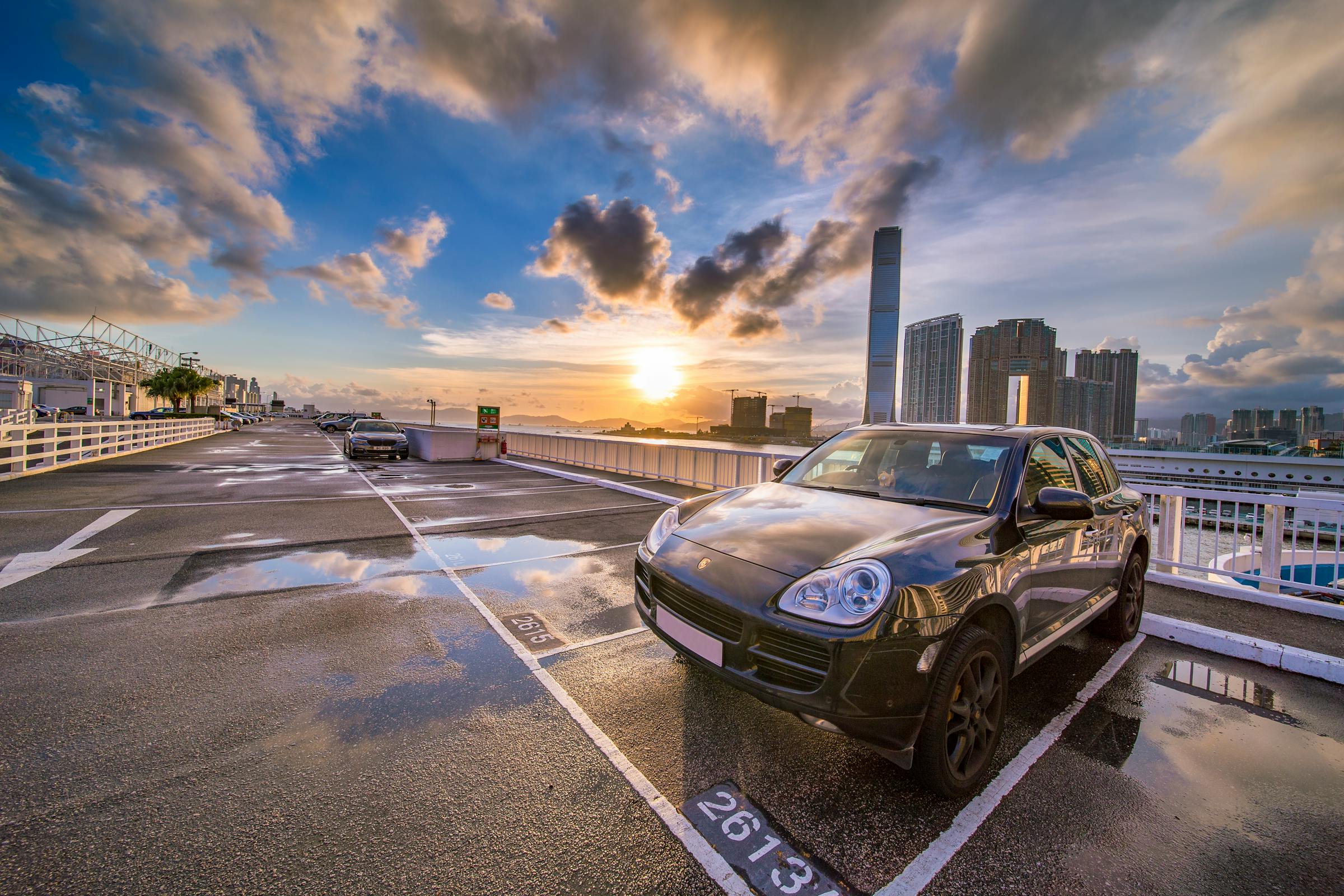 Un estacionamiento| Fuente: Pexels