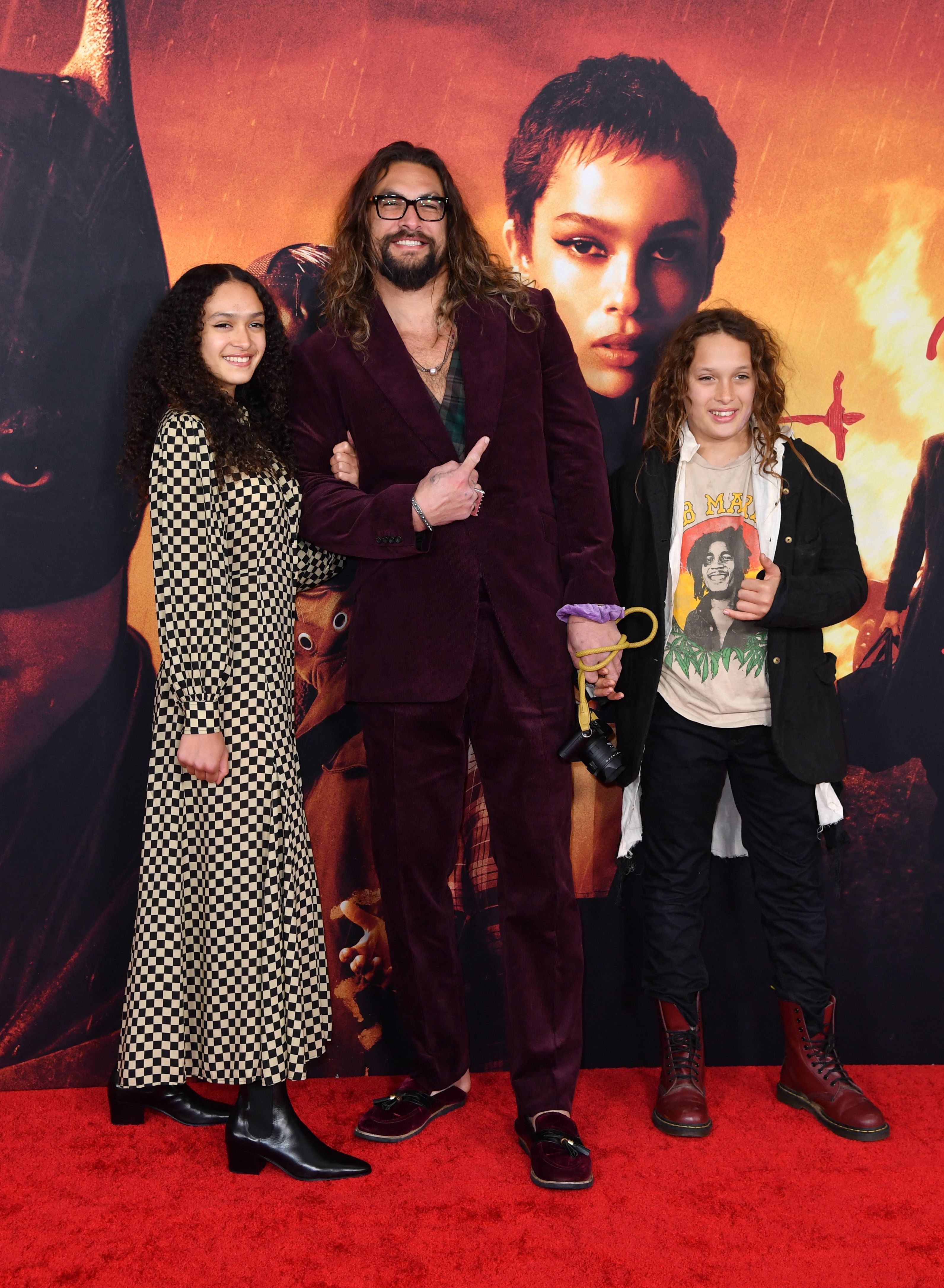 Lola Momoa, Jason Momoa y Nakoa-Wolf Momoa en el estreno mundial de "The Batman", 2022 | Fuente: Getty Images