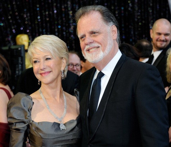 Helen Mirren y su esposo Taylor Hackford asisten a los Premios Anuales de la Academia en Hollywood el 27 de febrero de 2011. | Foto: Getty Images