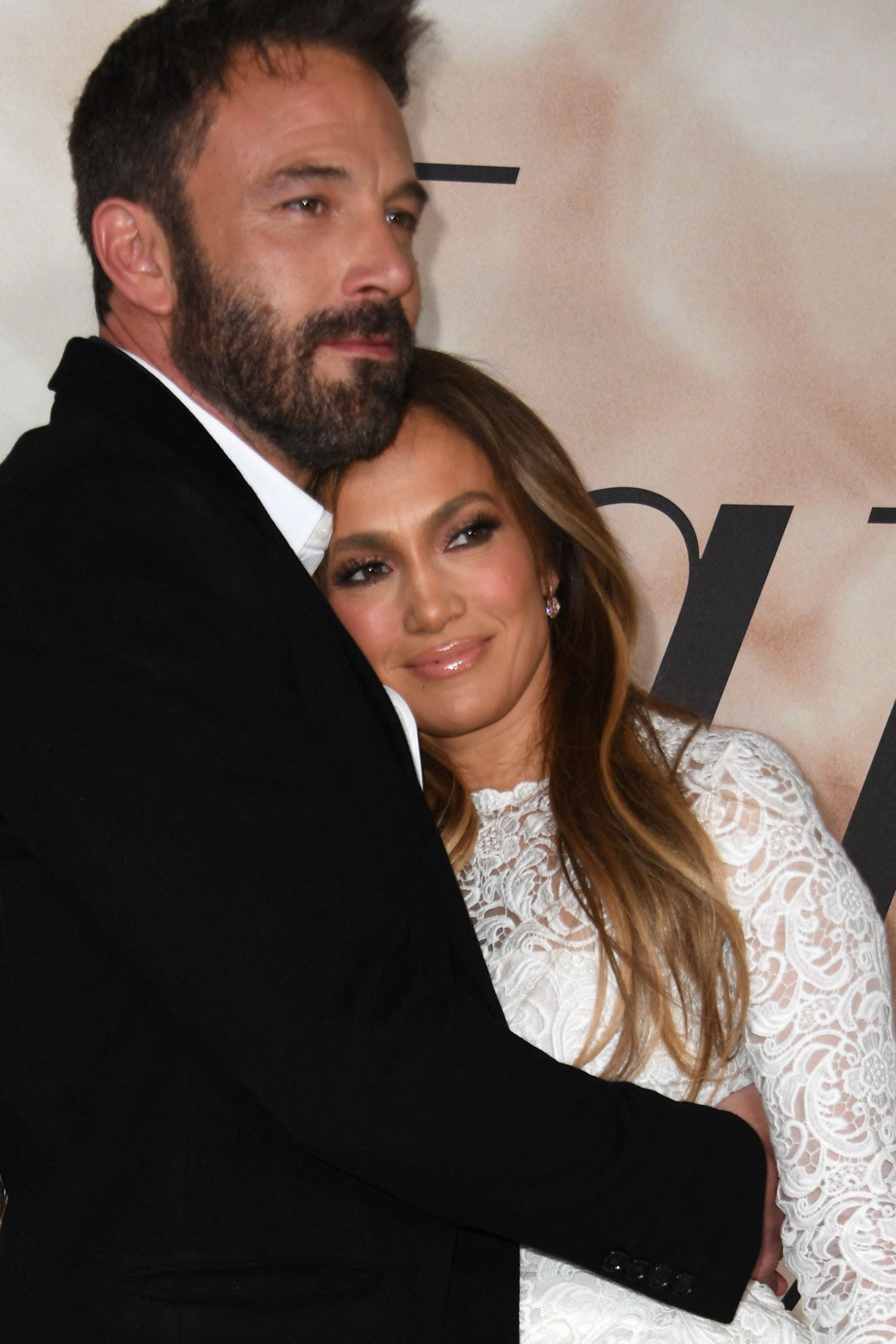 Ben Affleck posa con Jennifer Lopez en la proyección de "Marry Me" en Los Ángeles el 8 de febrero de 2022 | Fuente: Getty Images