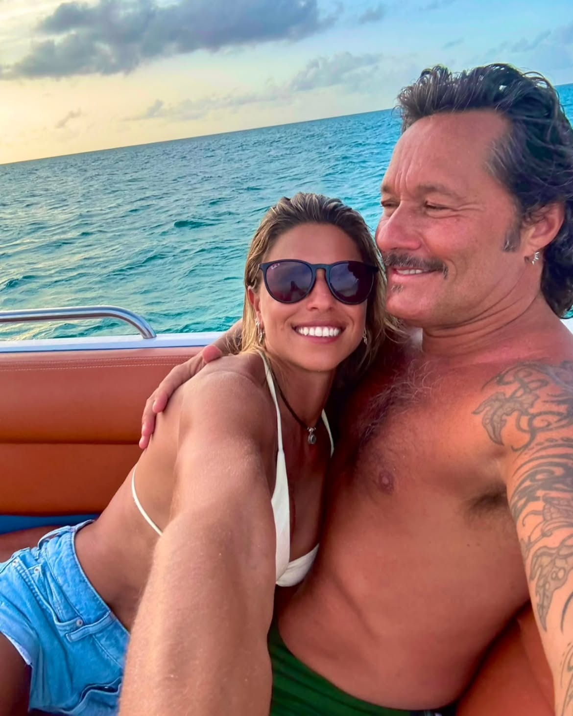 Diego Torres y su novia Martina Díaz Radonic disfrutando de sus vacaciones en la playa | Fuente: Instagram/diegotorresmusica