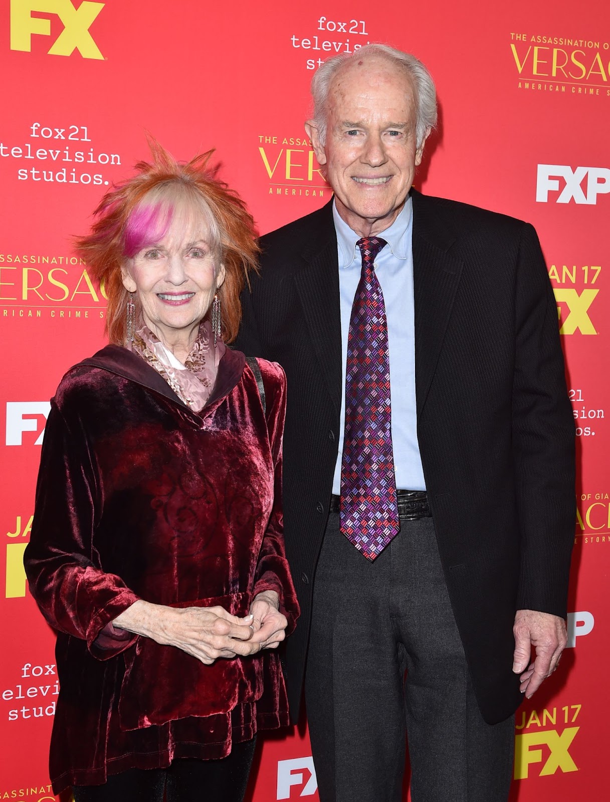 Shelley Fabares y Mike Farrell en el estreno de "The Assassination of Gianni Versace: American Crime Story" el 8 de enero de 2018, en Hollywood, California. | Fuente: Getty Images