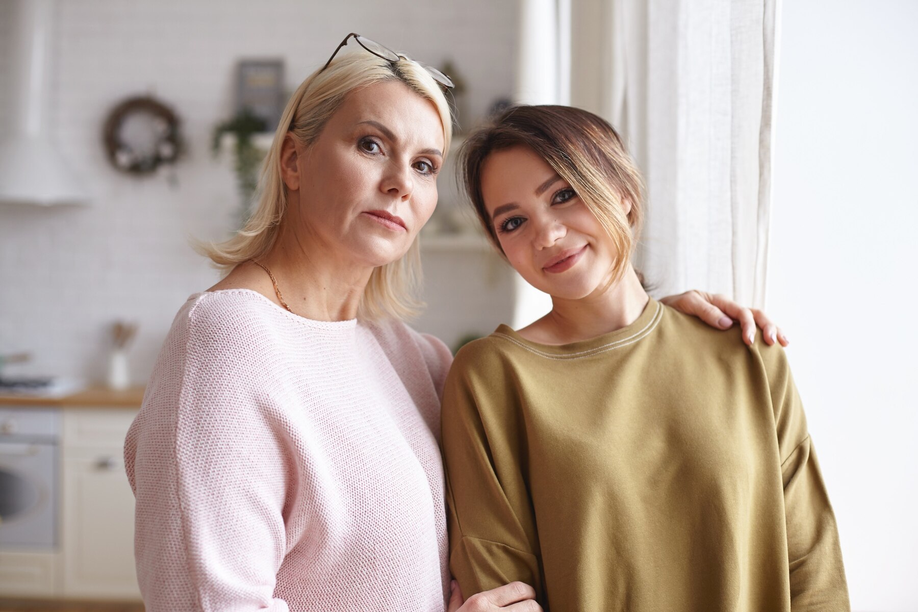 Una mujer y su madre | Fuente: Freepik