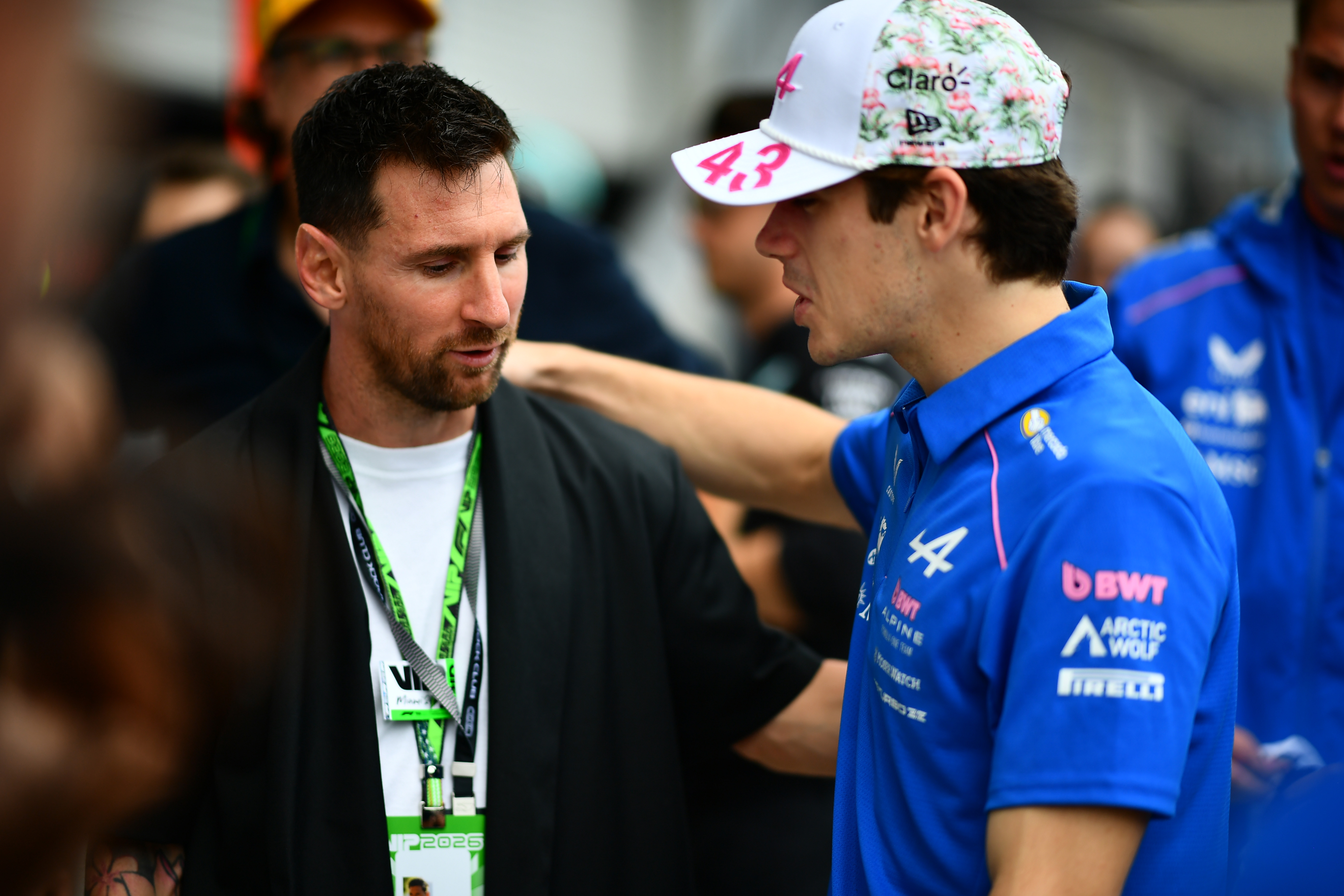 Lionel Messi junto a Franco Colapinto de Argentina y Alpine F1 durante el Gran Premio de Fórmula 1 de Miami en el Autódromo Internacional de Miami el 3 de mayo de 2026 en Miami, Florida. | Fuente: Getty Images