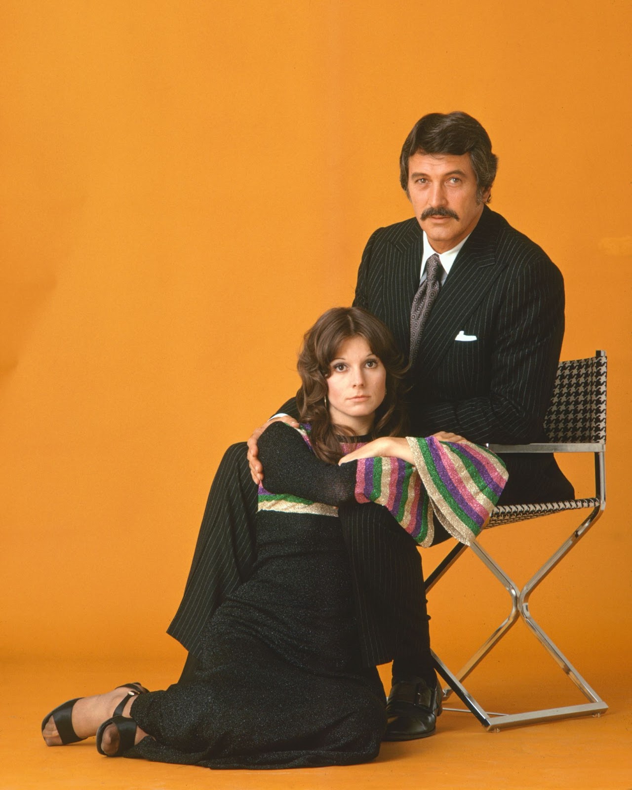 Susan Saint James y Rock Hudson durante una sesión de fotos promocional de "McMillan & Wife" en 1974 | Fuente: Getty Images