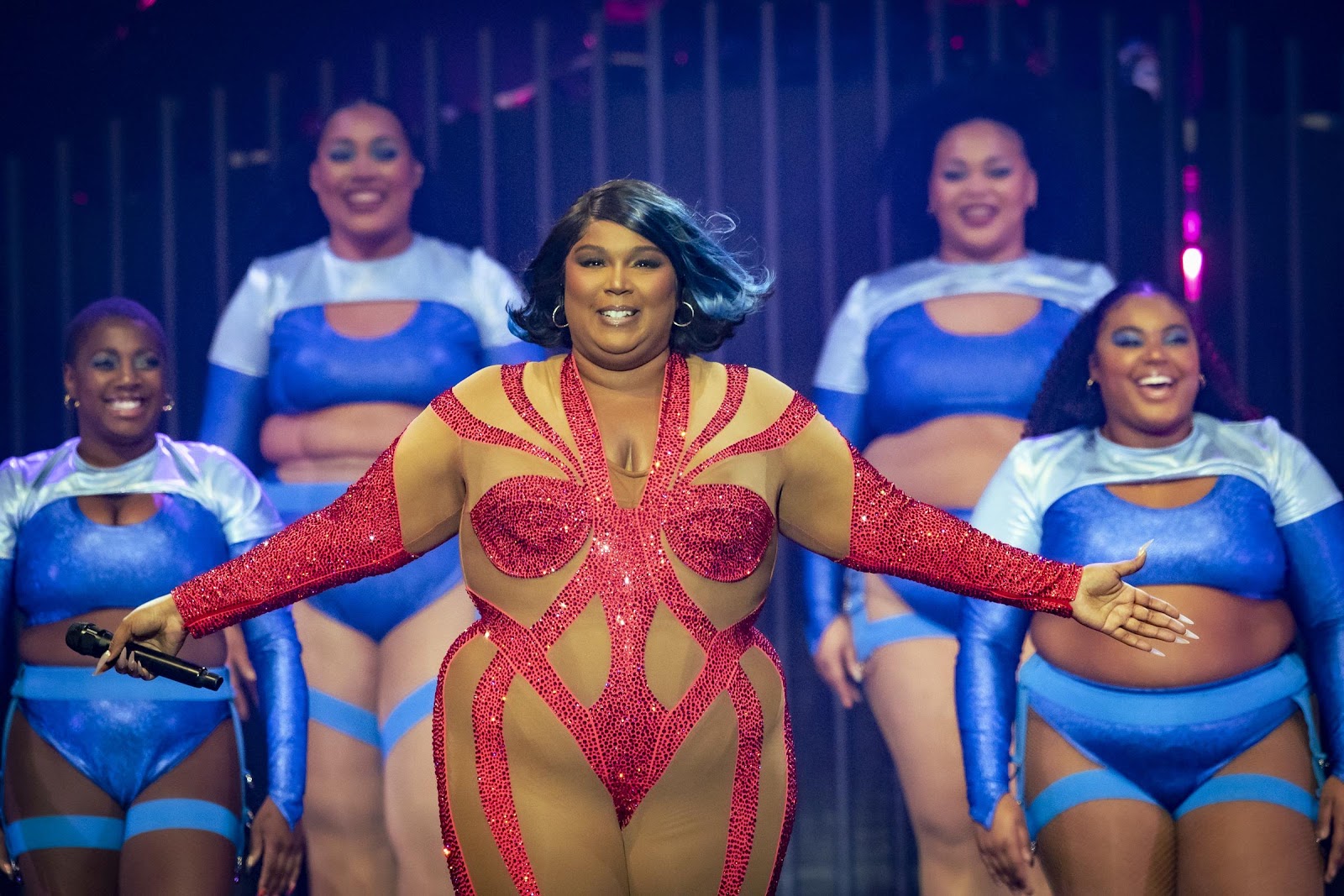 Lizzo actuando en el Mediolanum Forum de Assago en Milán, Italia, el 2 de marzo de 2023. | Fuente: Getty Images