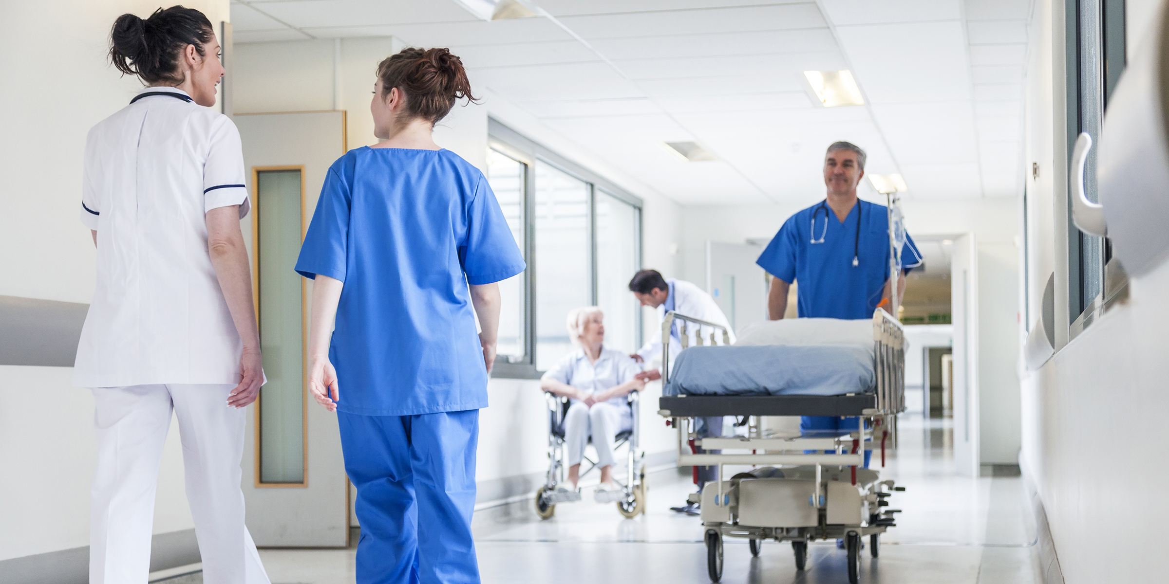 Médicos en un hospital | Fuente: Shutterstock