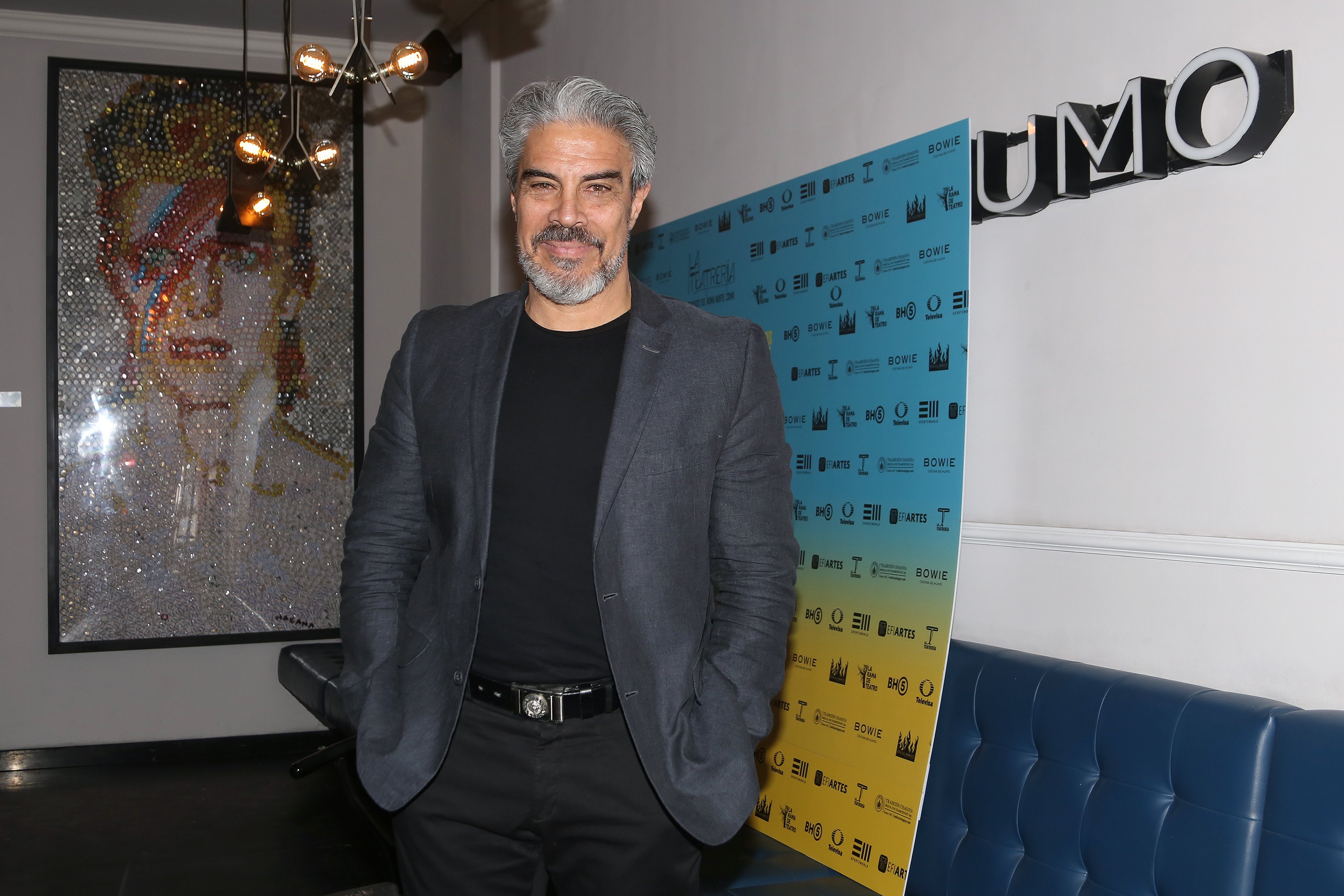 Luis Gatica posa para fotos durante una conferencia de prensa de la obra 'Ella en mi Cabeza' el 11 de junio de 2019 en la Ciudad de México, México. | Foto: Getty Images