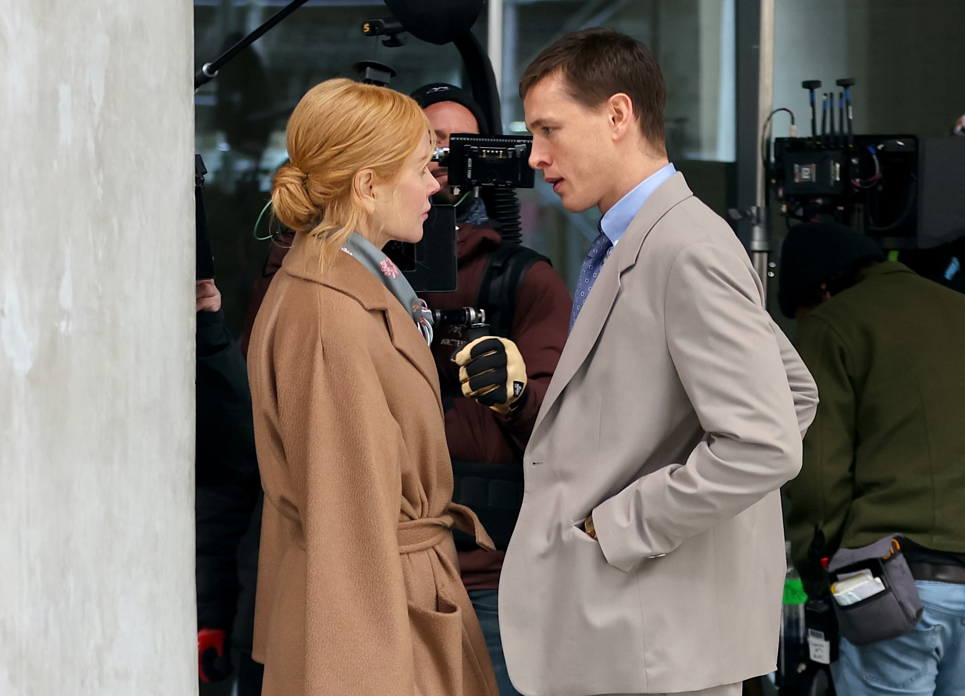 Nicole Kidman y Harris Dickinson aparecen rodando en el plató de la película "Babygirl" | Fuente: Getty Images