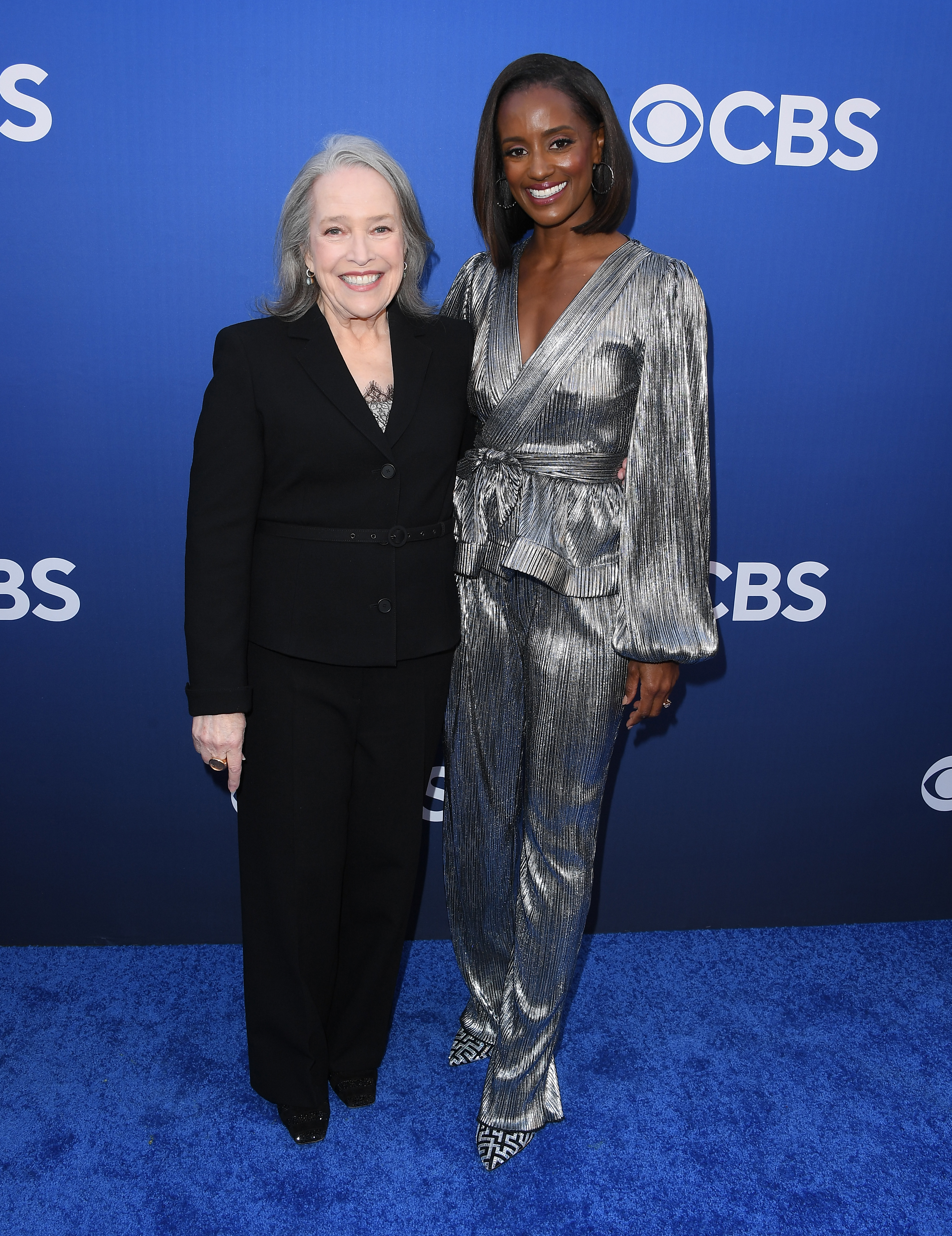 Kathy Bates y Skye P. Marshall en la Celebración del Programa de Otoño el 2 de mayo de 2024, en Los Ángeles, California. | Fuente: Getty Images