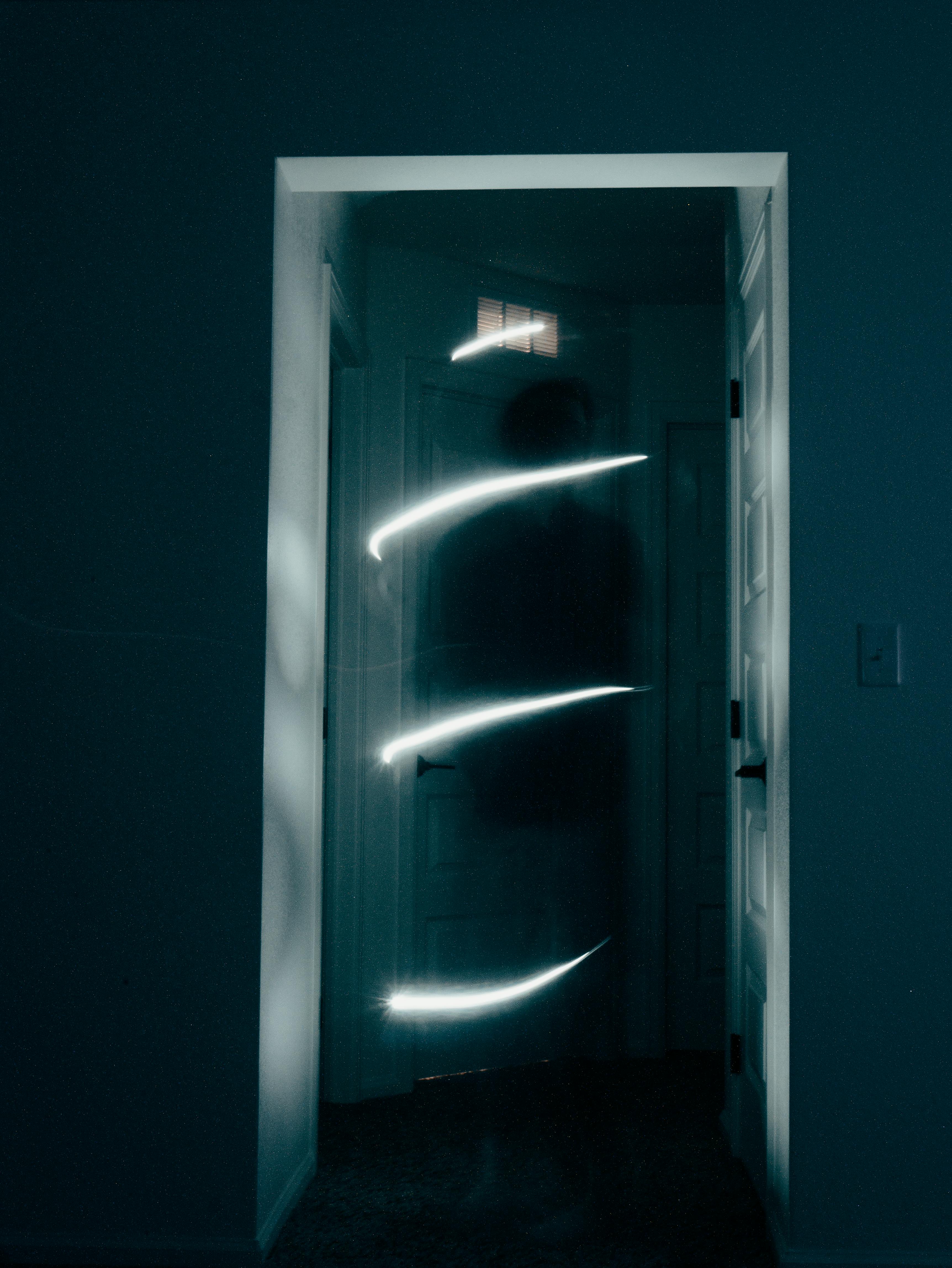 Entrada a un pasillo oscuro | Foto: Pexels