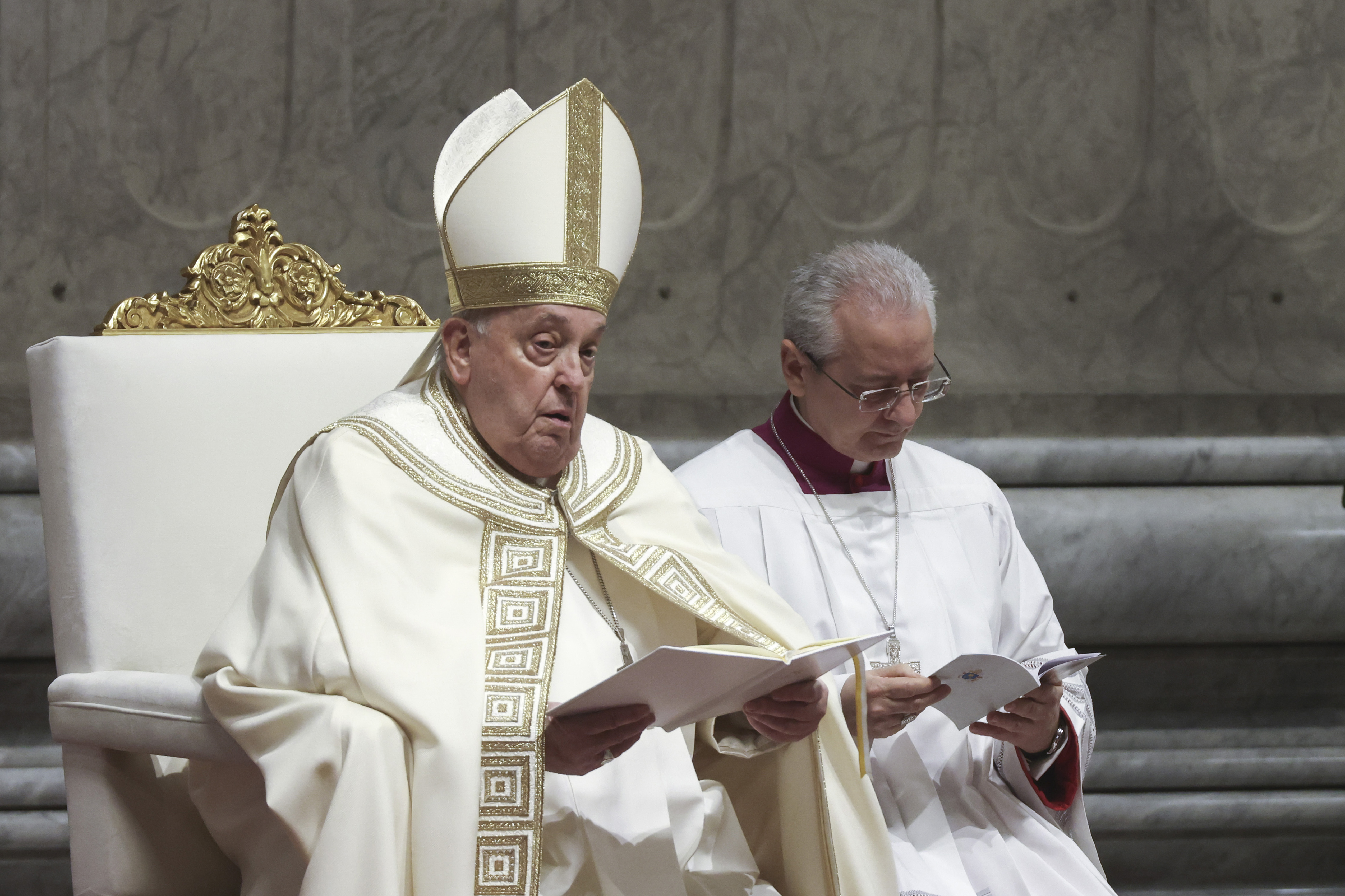 El Papa Francisco dirige las Vísperas con motivo de la presentación del Señor en la Basílica de San Pedro, el 01 de febrero de 2025 en Ciudad del Vaticano, Vaticano. | Fuente: