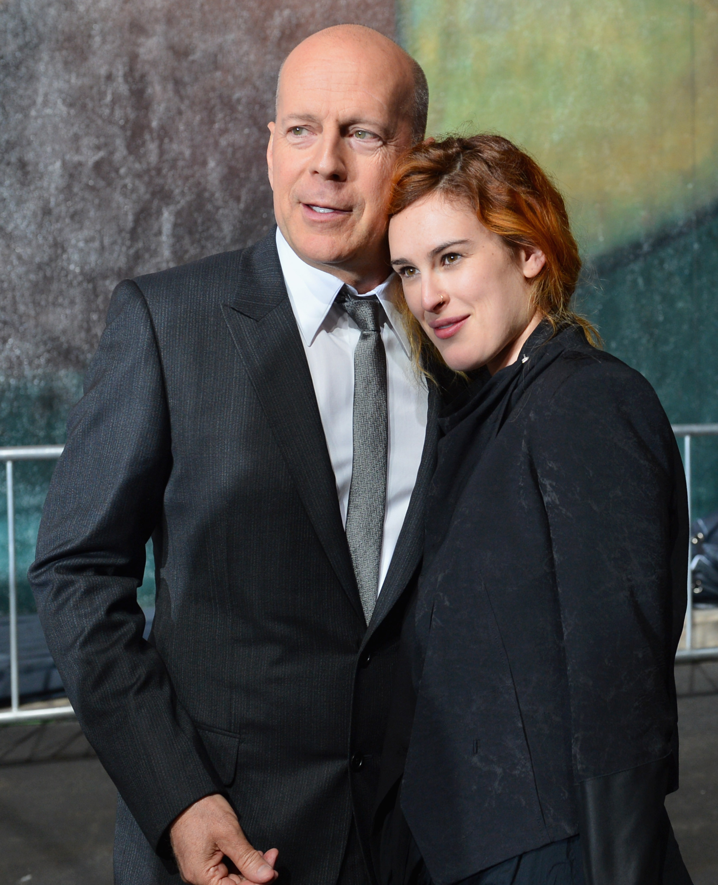 Bruce y Rumer Willis asisten a la inauguración de un nuevo mural que celebra los 25 años de "Die Hard"" en Century City, California, el 31 de enero de 2013 | Fuente: Getty Images