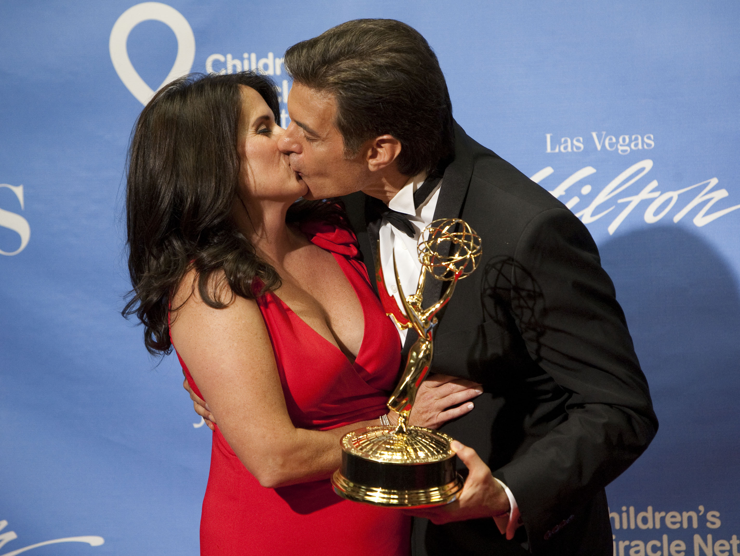 El Dr. Mehmet Oz y Lisa en la 38ª gala anual de los premios Daytime Emmy en Las Vegas, Nevada, el 19 de junio de 2011 | Fuente: Getty Images