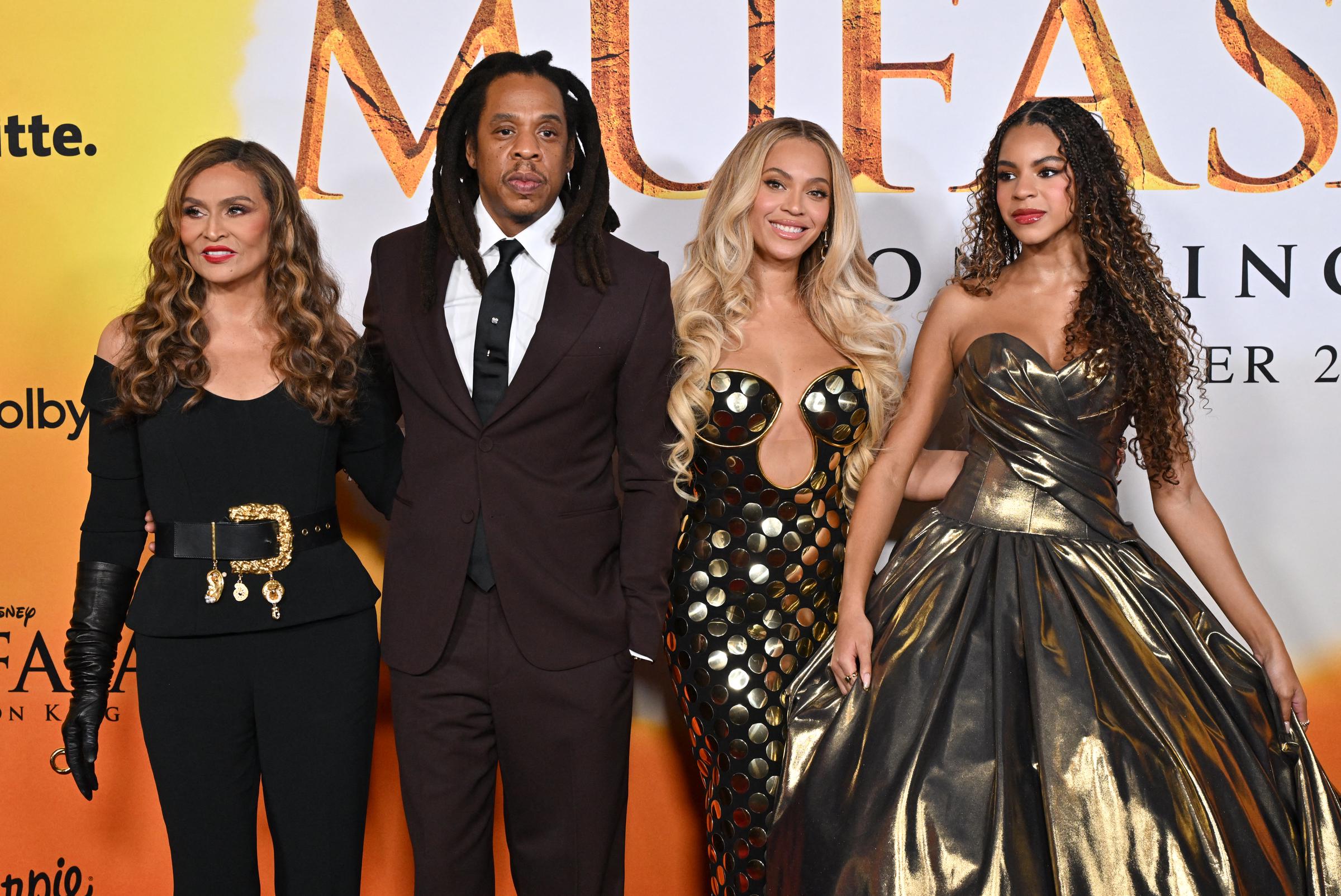 Tina Knowles, Jay-Z, Beyoncé y Blue Ivy Carter asisten al estreno de "Mufasa: The Lion King" en Los Ángeles el 9 de diciembre de 2024 | Fuente: Getty Images