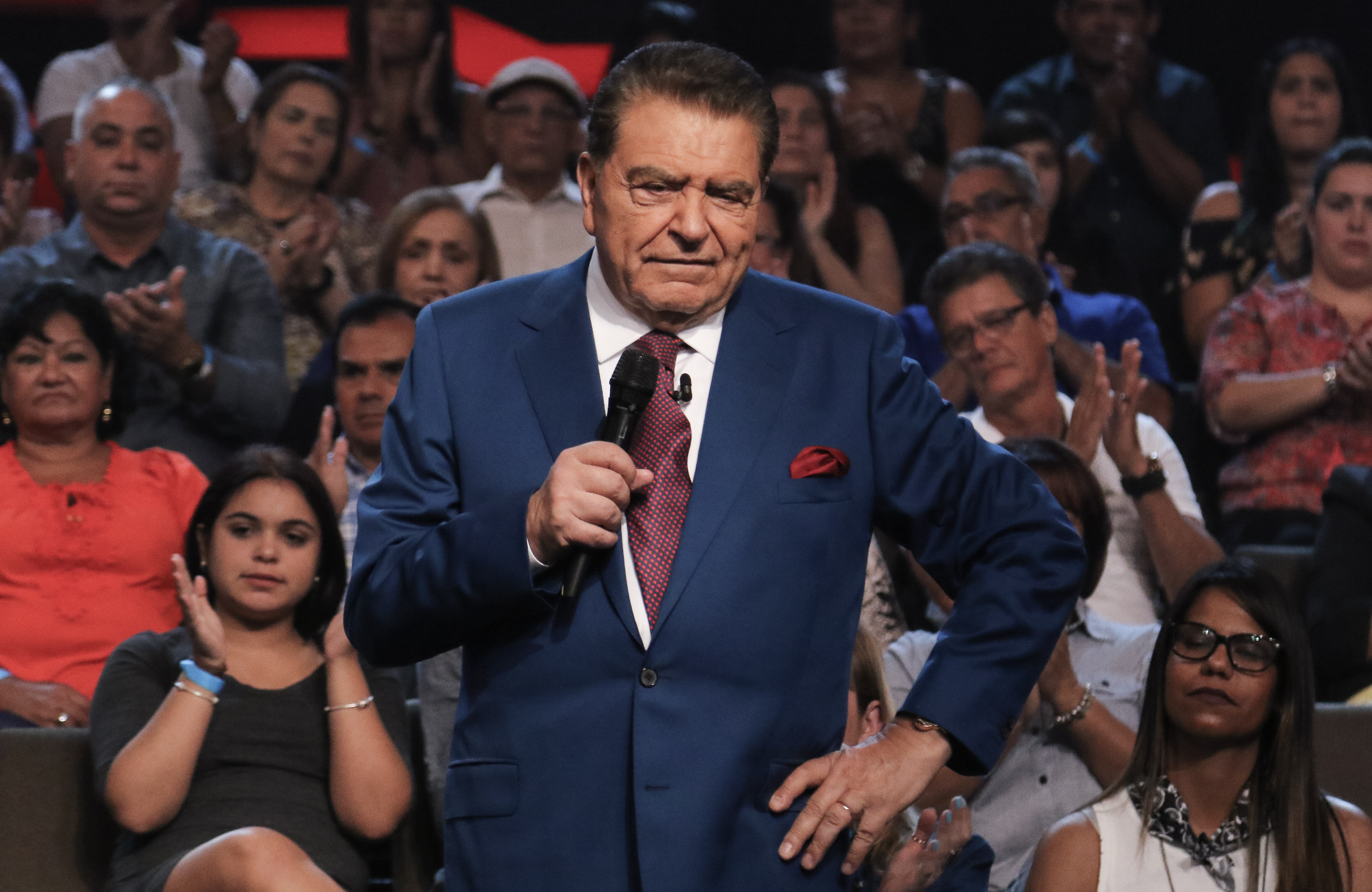 Don Francisco presenta TODOS UNIDOS, el especial de horario estelar de Telemundo, desde el estudio Cisneros el 24 de septiembre de 2017 en Miami, Florida. | Fuente: Getty Images