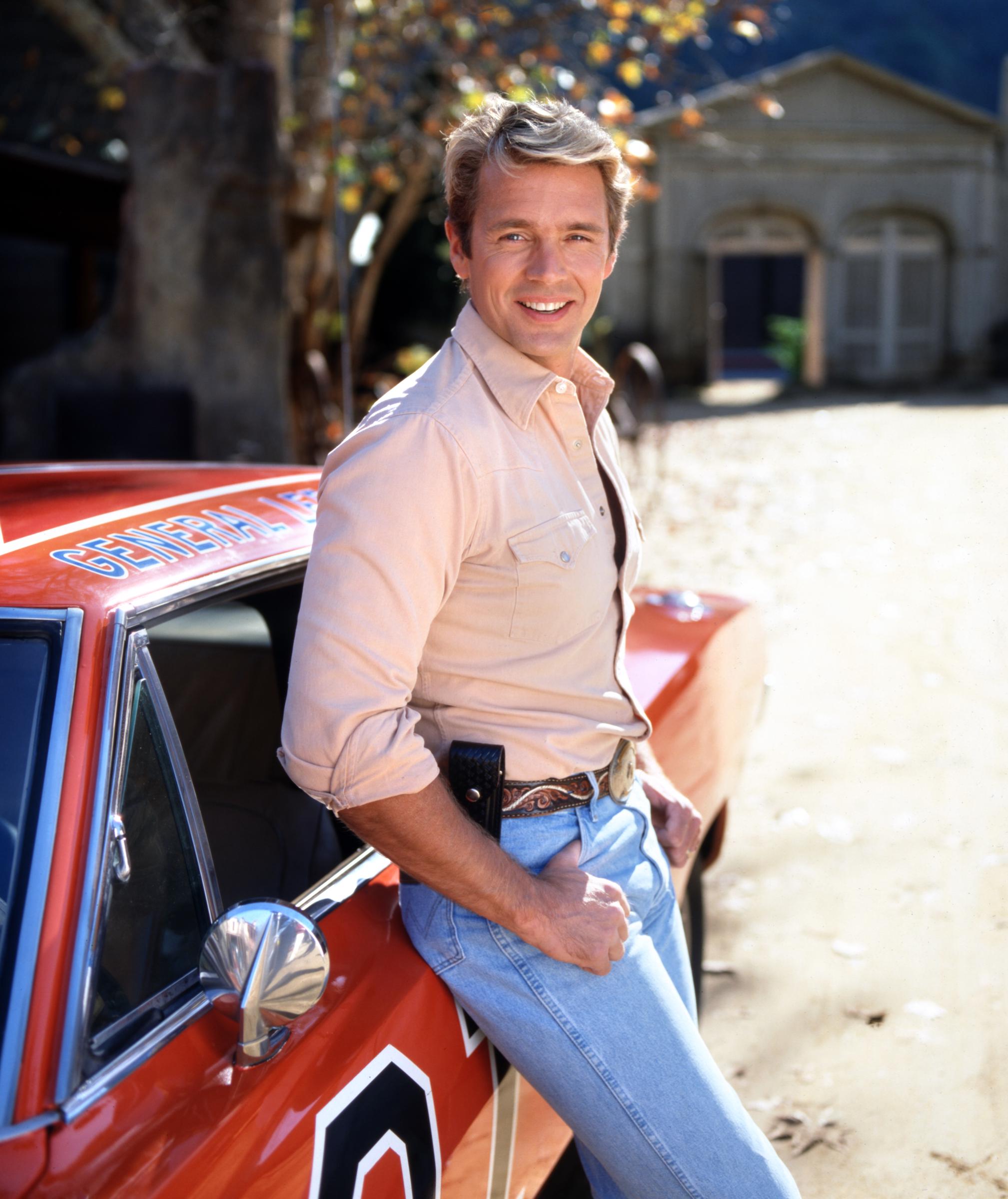 John Schneider en el plató de "The Dukes of Hazzard: Reunion!" 1997 | Fuente: Getty Images