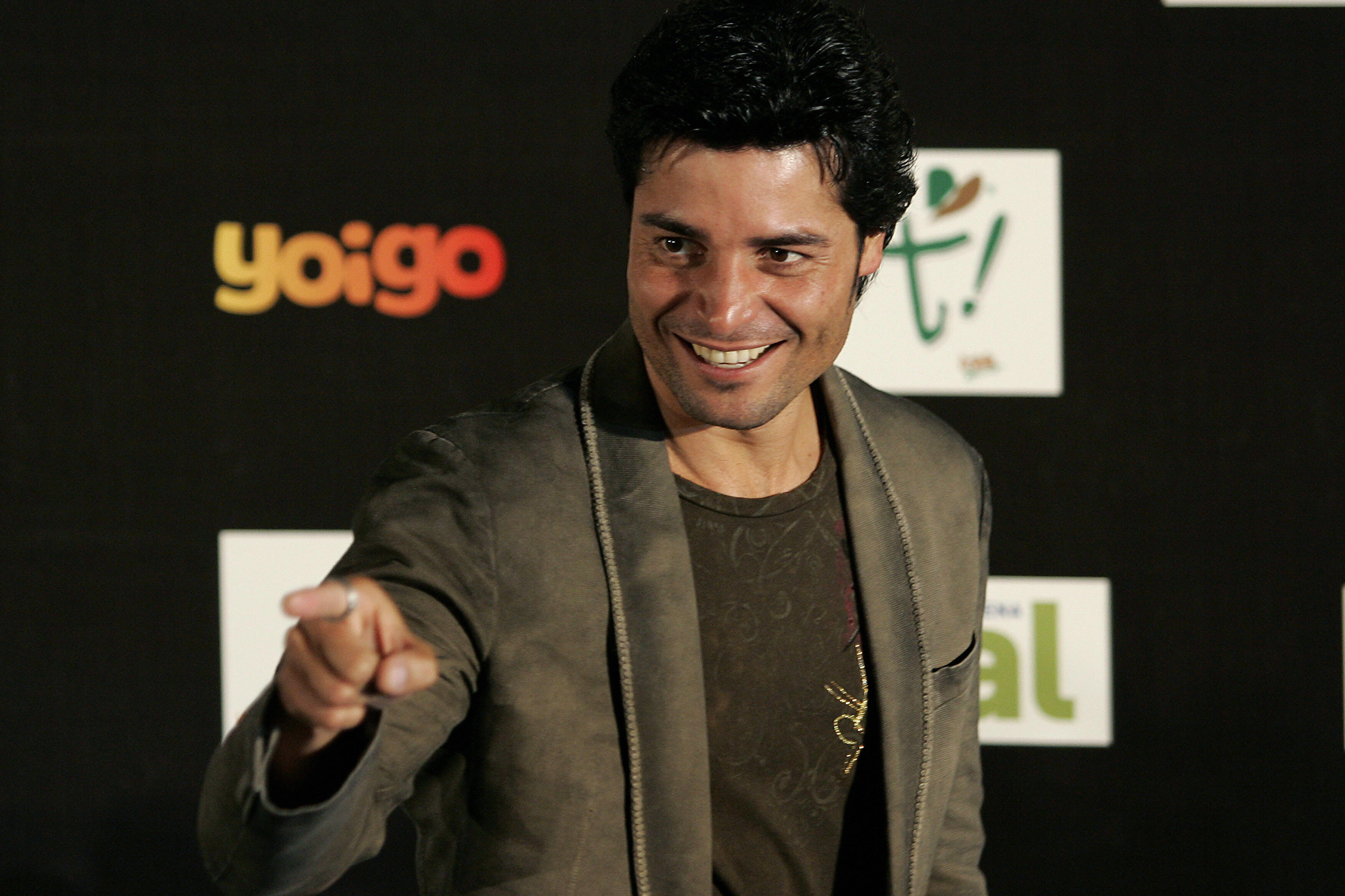 Chayanne posa durante una ceremonia de entrega de premios musicales en Santa Cruz de Tenerife, en la isla canaria española de Tenerife, el 28 de febrero de 2007. | Fuente: Getty Images