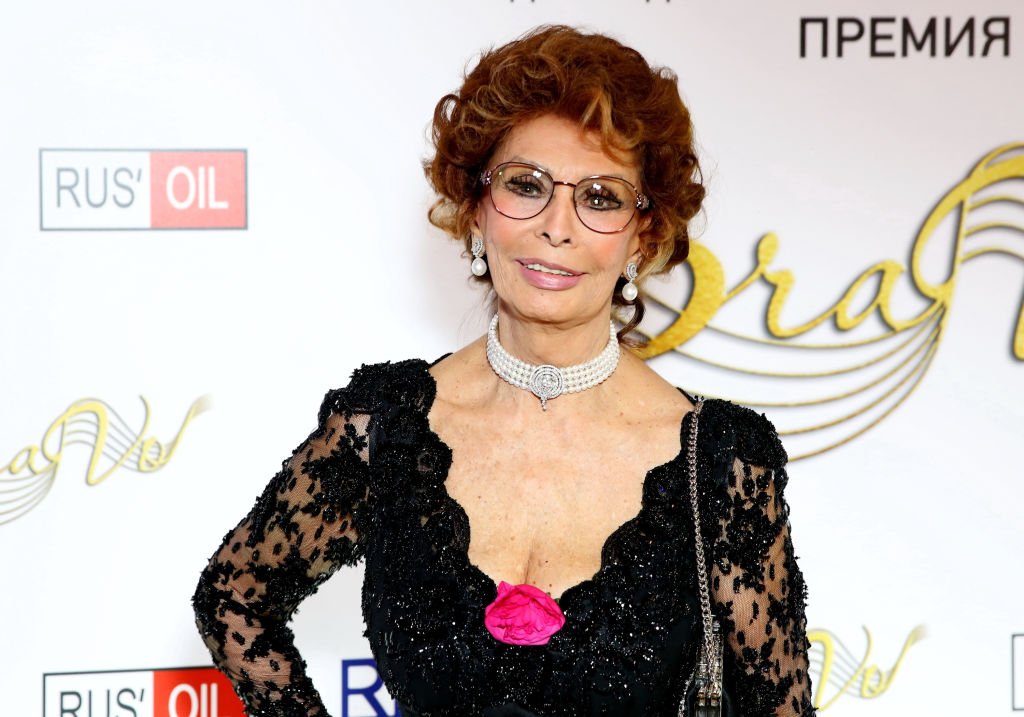 Sophia Loren asiste a los premios musicales profesionales internacionales BraVo en el hall "Europeisky", el 14 de noviembre de 2017, en Moscú, Rusia. | Imagen: Getty Images