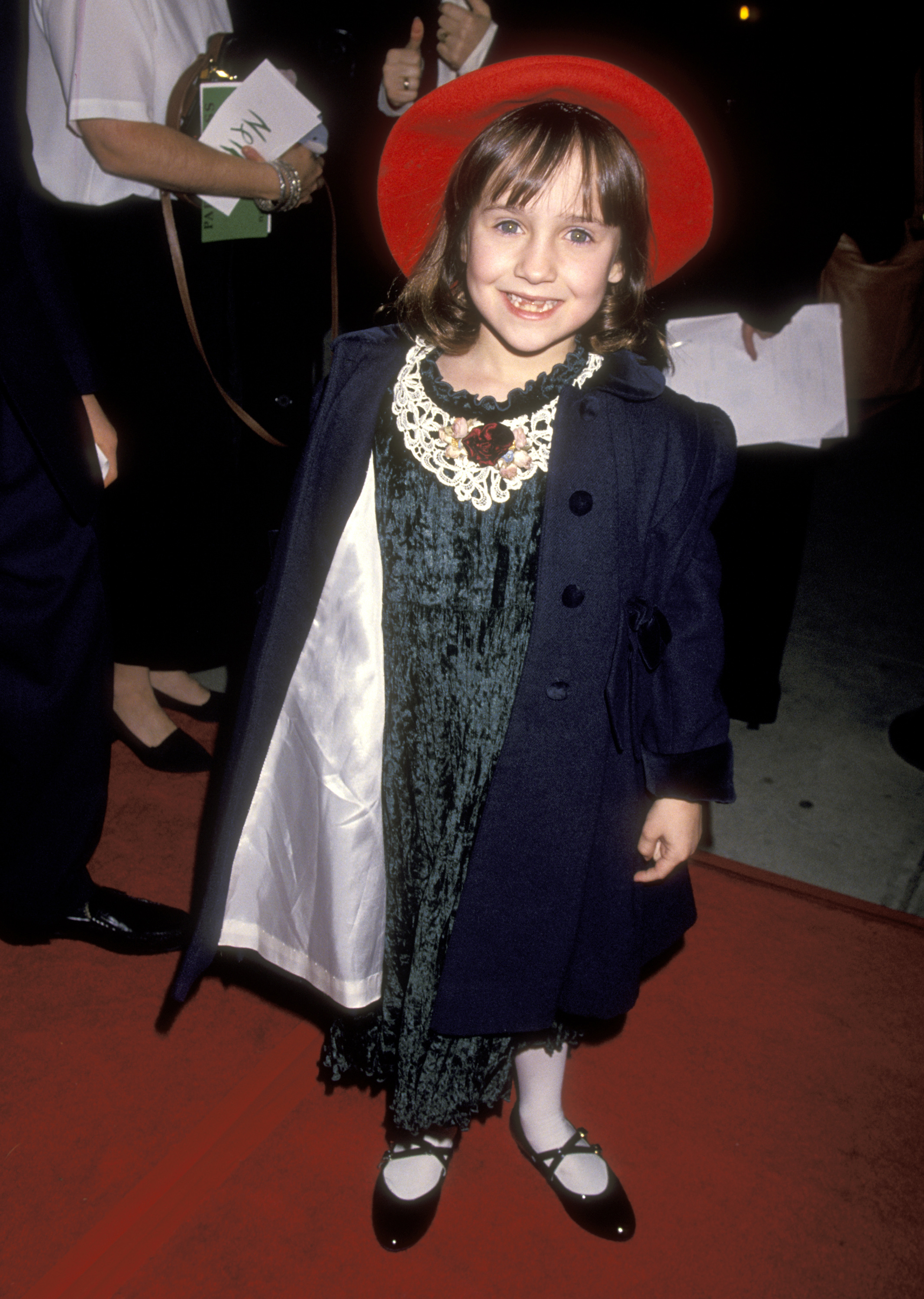 Mara Wilson asiste al estreno de "Nell" en Beverly Hills, California, el 13 de diciembre de 1994. | Fuente: Getty Images