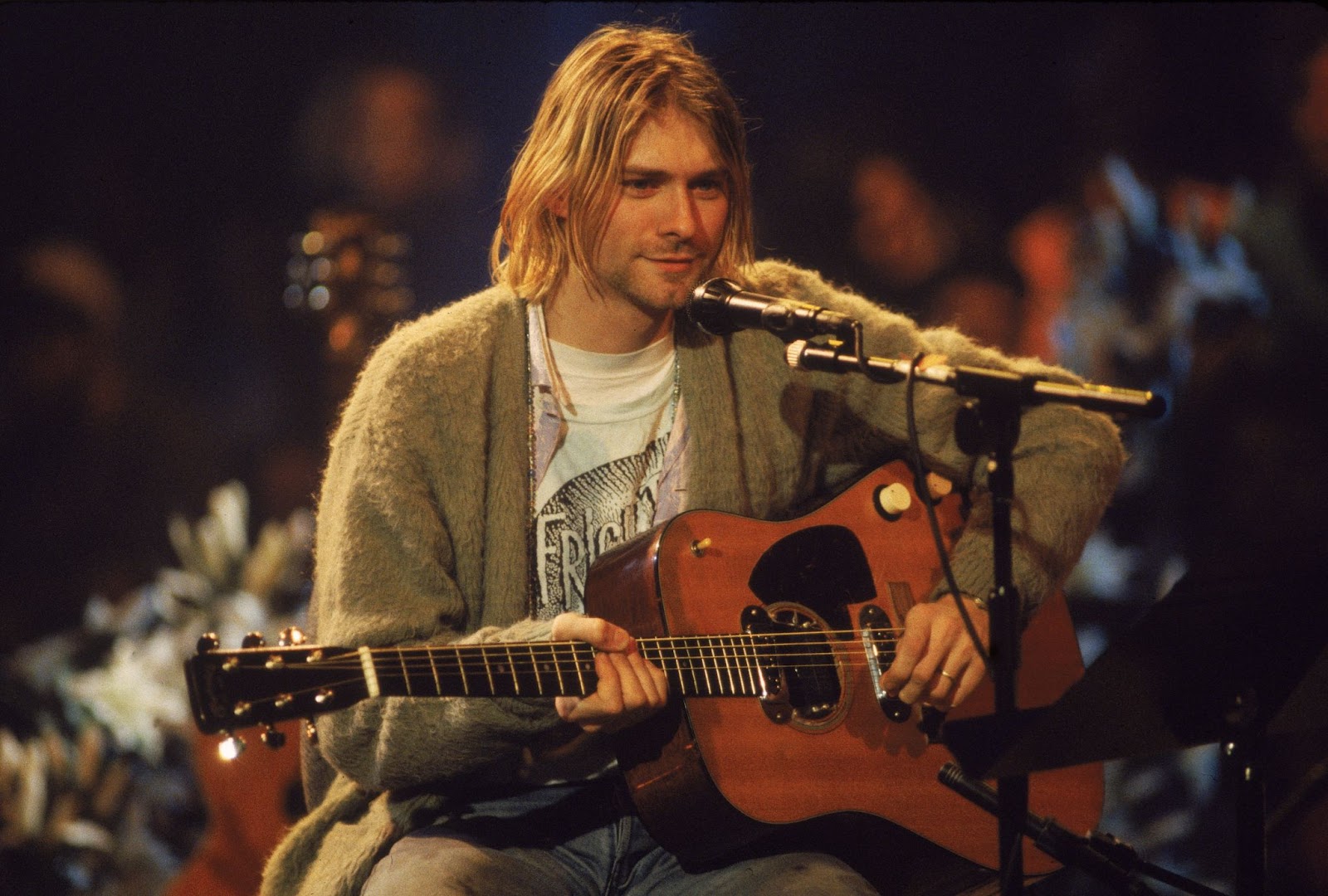 Kurt Cobain actuando en "MTV Unplugged" el 18 de noviembre de 1993, en Nueva York | Fuente: Getty Images