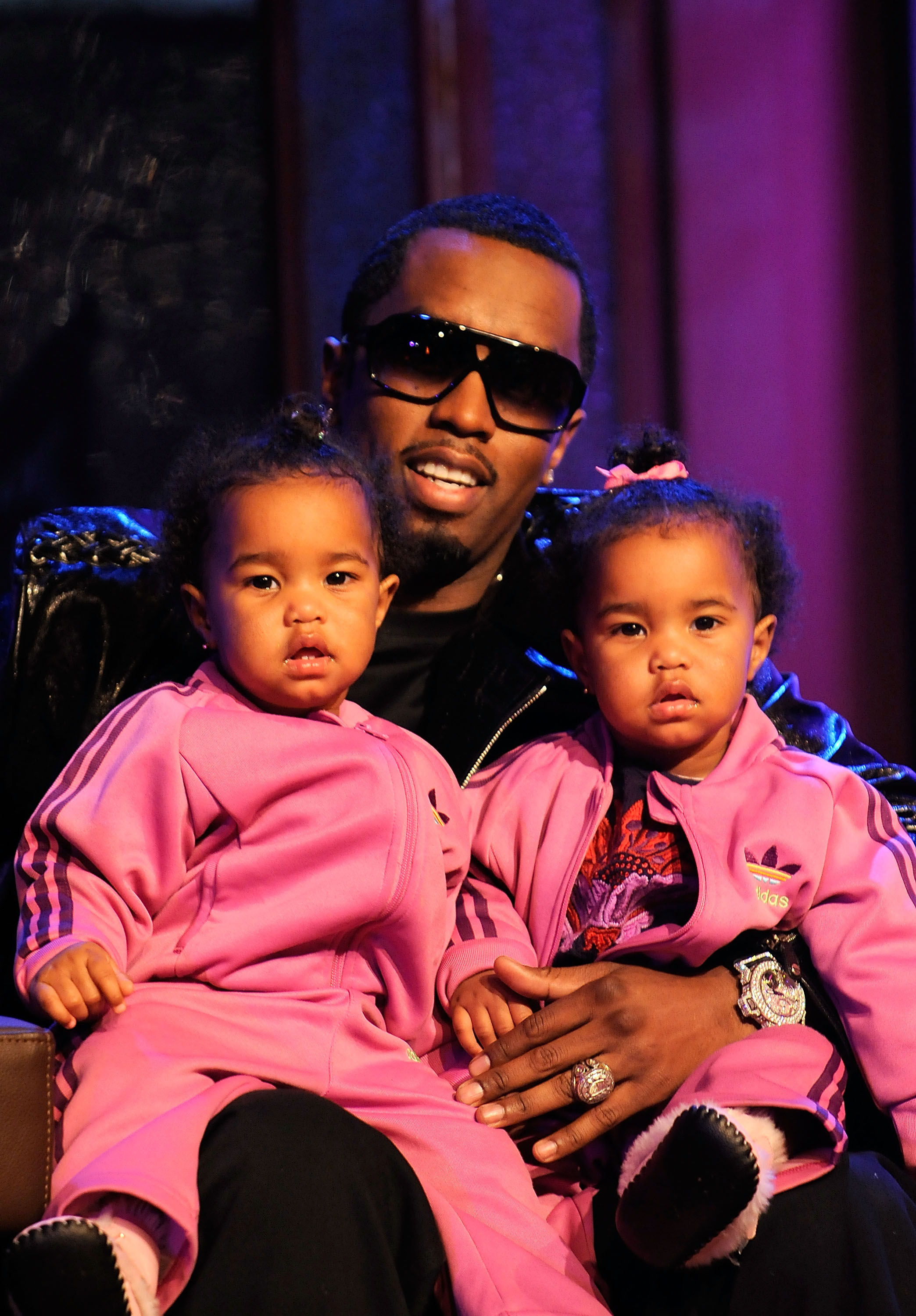 Sean "Diddy" Combs con D'Lila Star y Jessie James Combs en la grabación del final de temporada de "Making The Band 4" el 22 de marzo de 2008, en Nueva York | Fuente: Getty Images