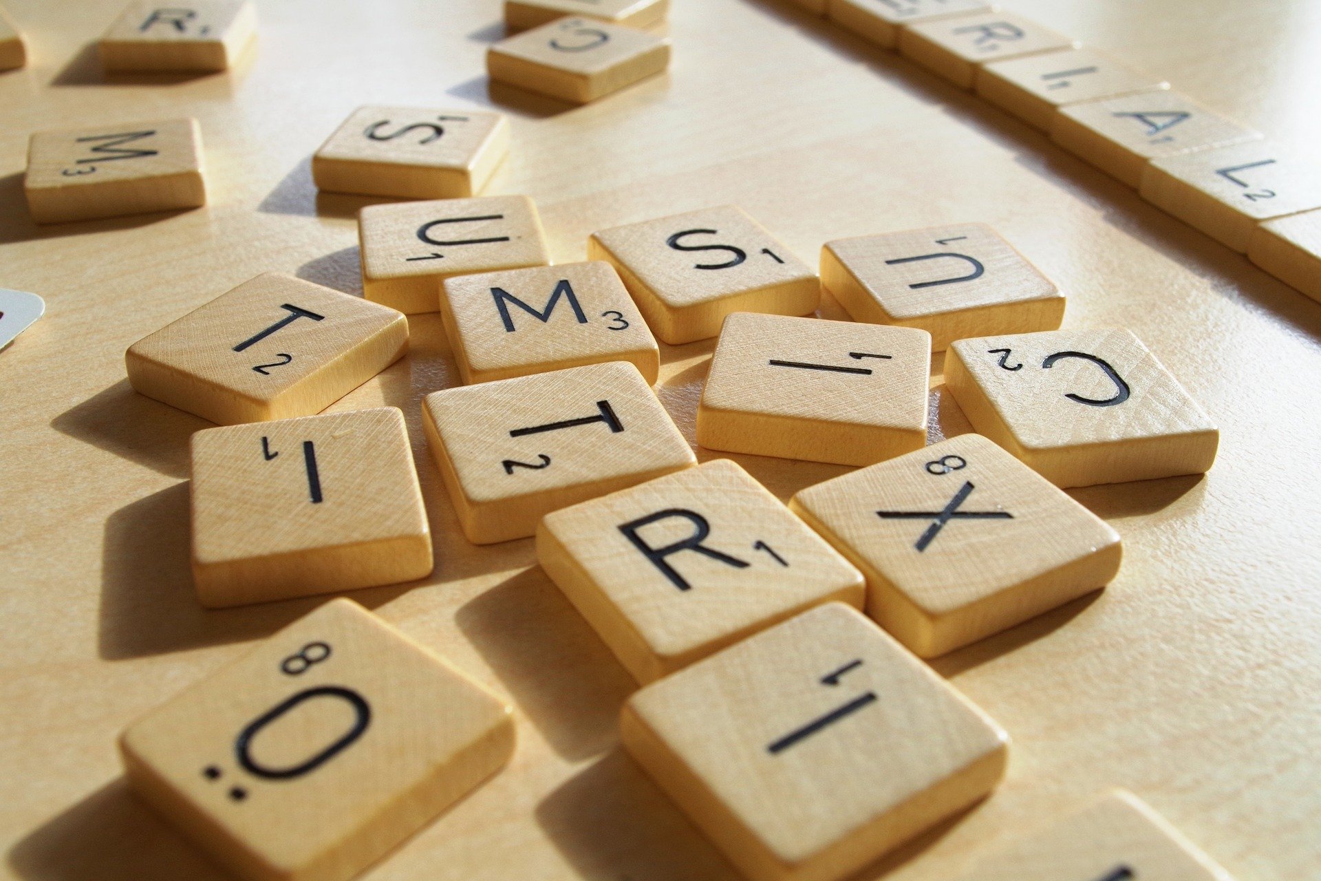Letras de Scrabble. | Foto: Pixabay