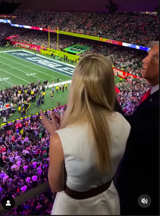 Ivanka Trump y el presidente Donald Trump aplaudiendo durante el Super Bowl de este año, publicado el 10 de febrero de 2025. | Fuente: Instagram/potus