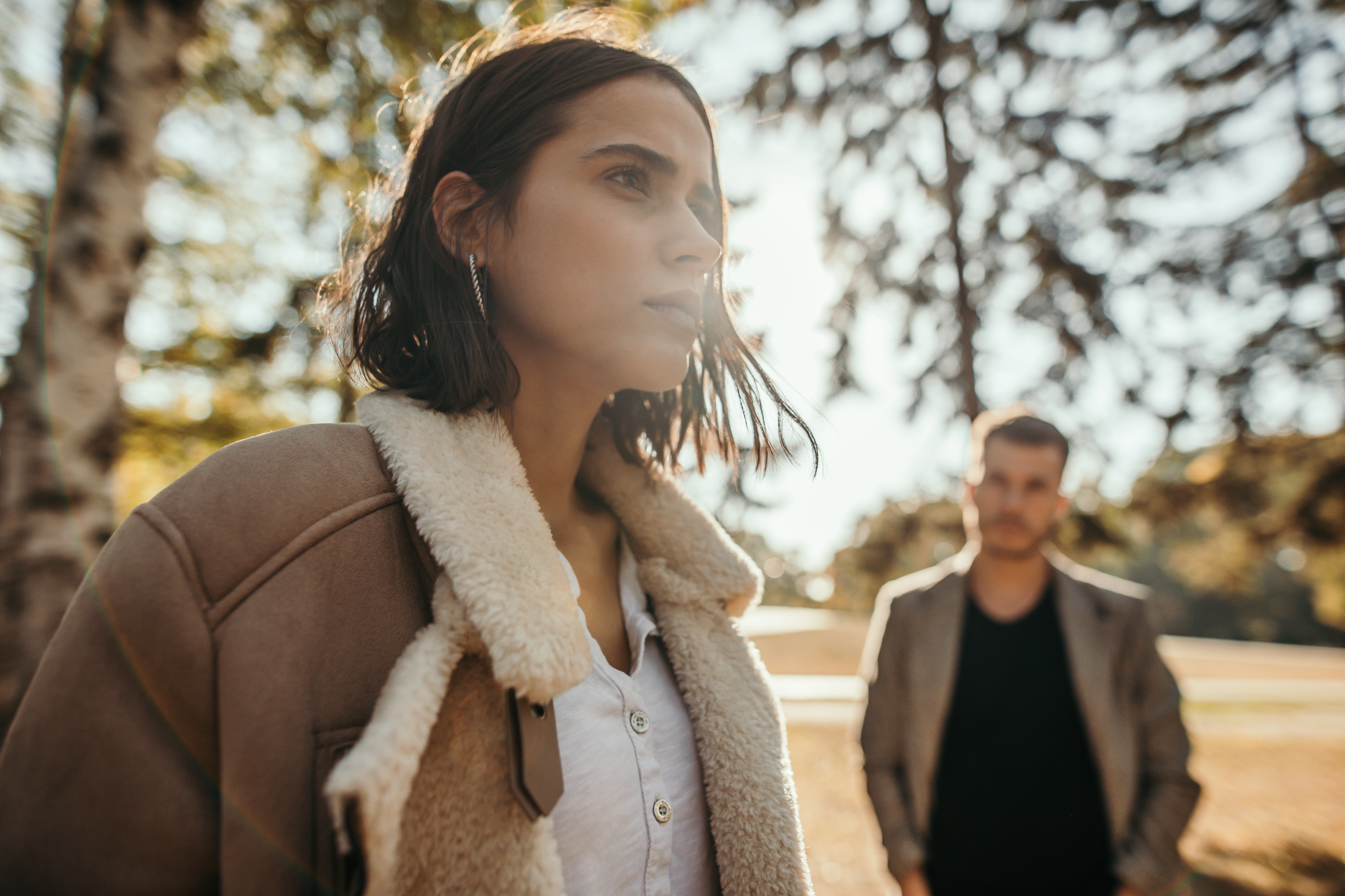 Problemas de pareja, parque de otoño | Fuente: Getty Images