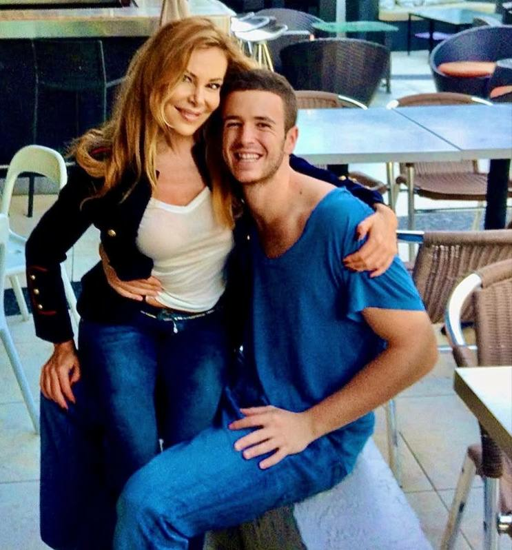 Ana Obregón junto a su hijo, Aless Lecquio. | Fuente: Instagram/Ana_Obregon Oficial