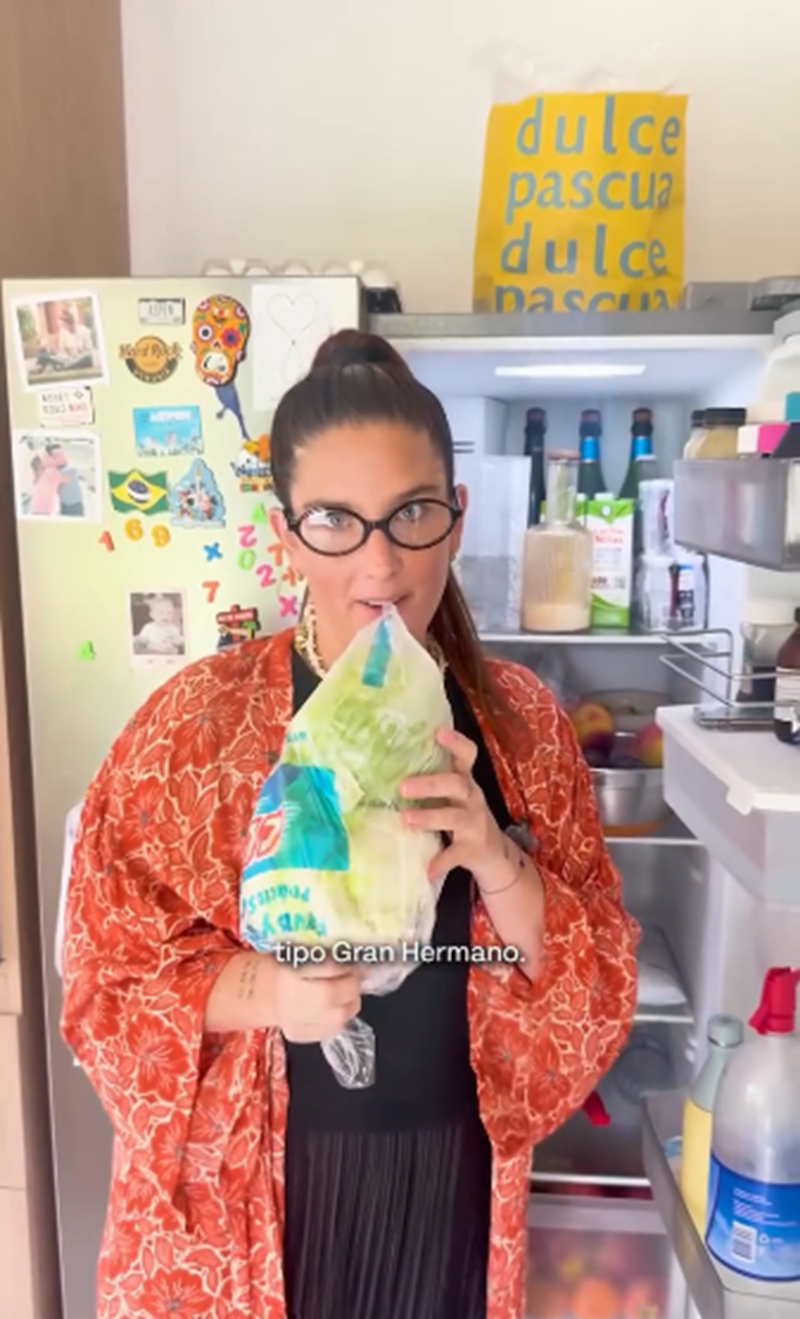 Juana Repetto mostrando el contenido de su heladera | Fuente: Instagram/juanarepettook