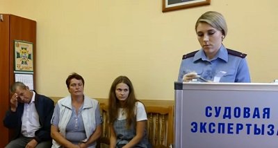Familia de Yulia sometiéndose a la prueba de ADN. | Foto: Youtube/МВД Республики Беларусь