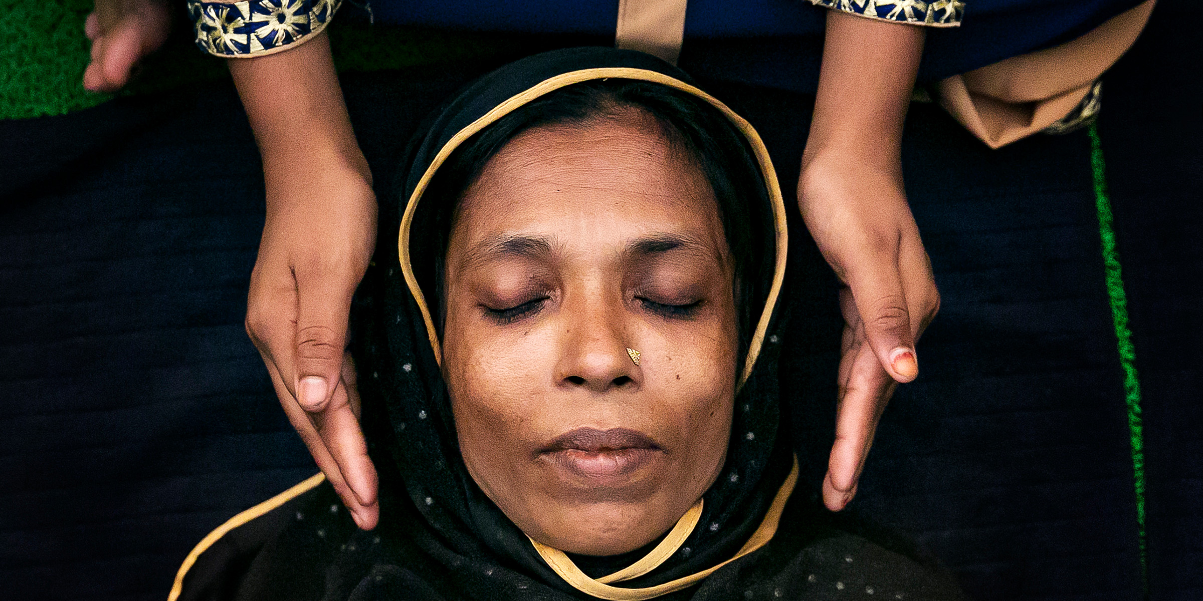 Una mujer sometida a terapia somática | Fuente: Getty Images