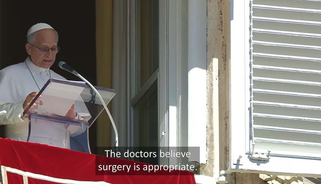 El papa León XIV se dirige a los fieles desde una ventana del Vaticano durante su oración del Ángelus del 11 de octubre de 2026, y les explica que los médicos le habían detectado un pequeño nódulo localizado en el pulmón y le habían recomendado una operación para extirparlo. Dijo que el tumor se había detectado en una fase muy temprana, agradeció a la multitud su apoyo y les pidió que lo tuvieran presente en sus oraciones.  | Fuente: YouTube/Vatican News - English