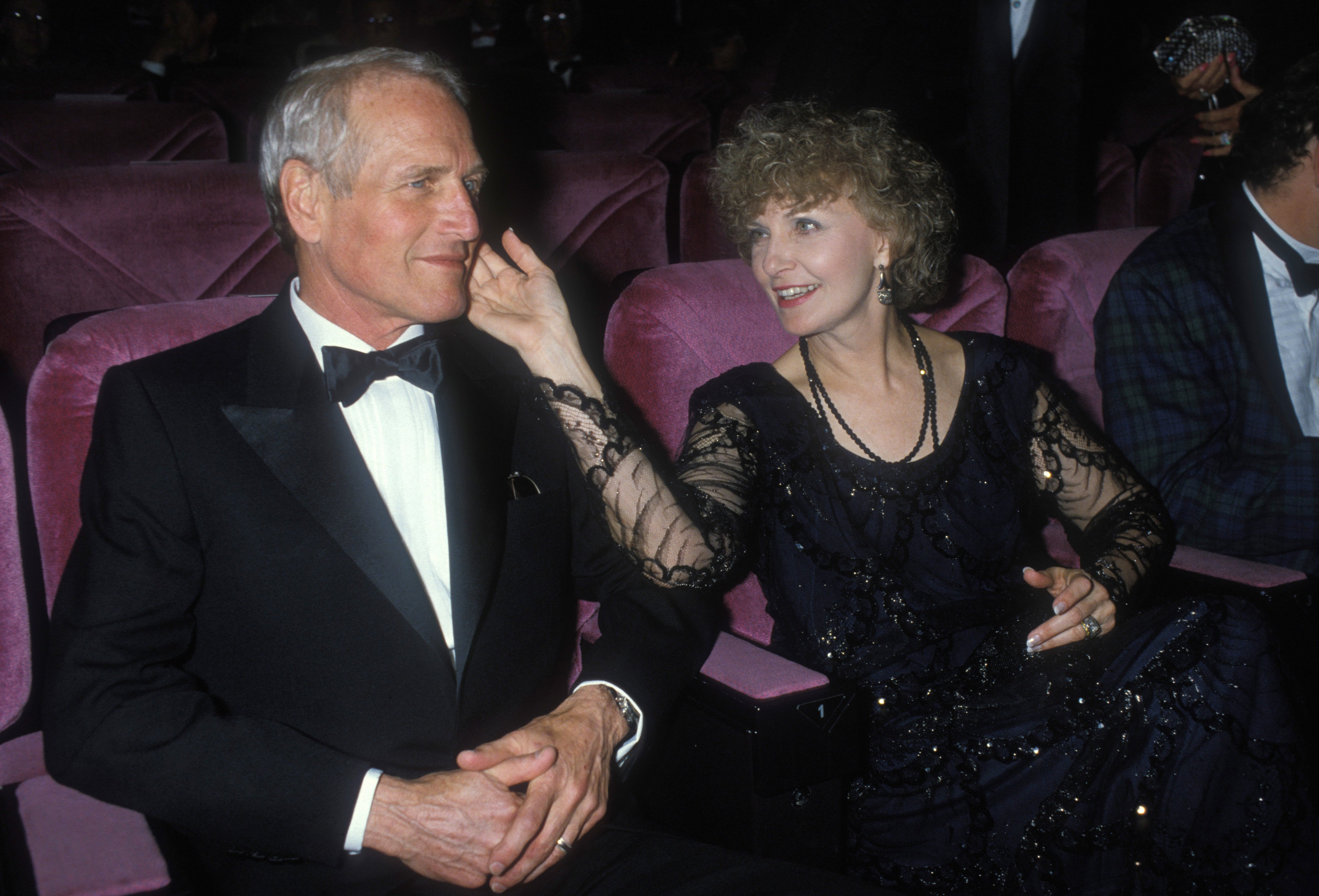 Paul Newman y Joanne Woodward asisten al Festival de Cannes el 12 de mayo de 1987 | Fuente: Getty Images