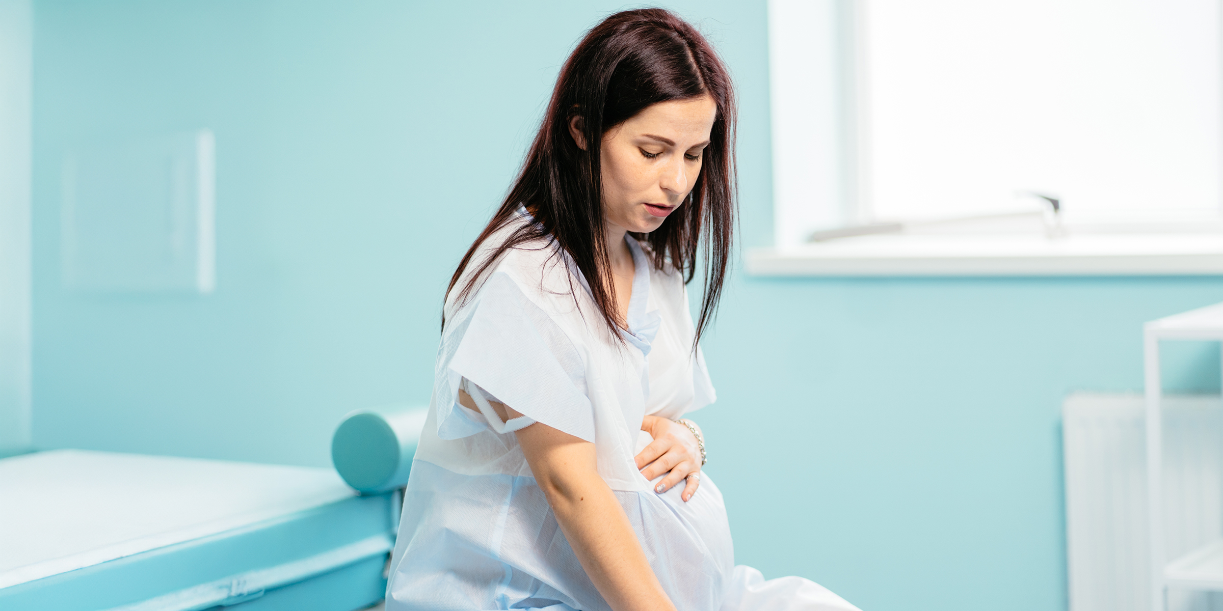 Una mujer ansiosa a punto de dar a luz | Fuente: Shutterstock