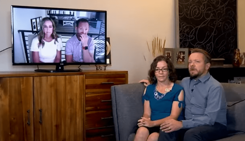 La familia Johnson y la familia McNeil conversando por videollamada. | Foto: Captura video YouTube/ABC4utah.