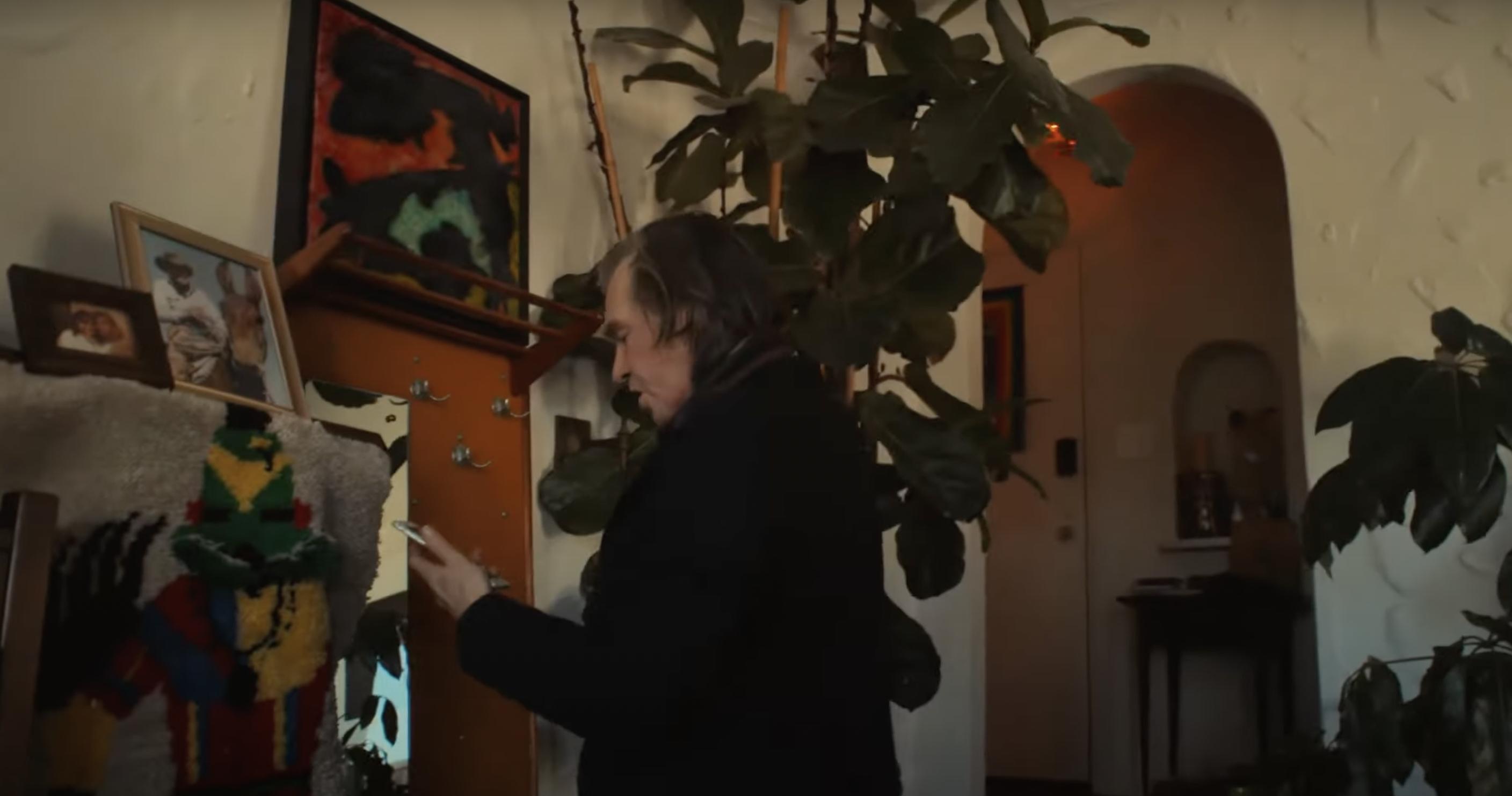 Interior de la casa de Val Kilmer en Pecos River Ranch, de un post fechado el 3 de agosto de 2021 | Fuente: Youtube/@IGNMovieTrailers