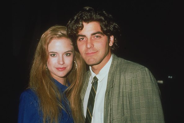  George Clooney y Kelly Preston, alrededor de 1985. | Foto: Getty Images