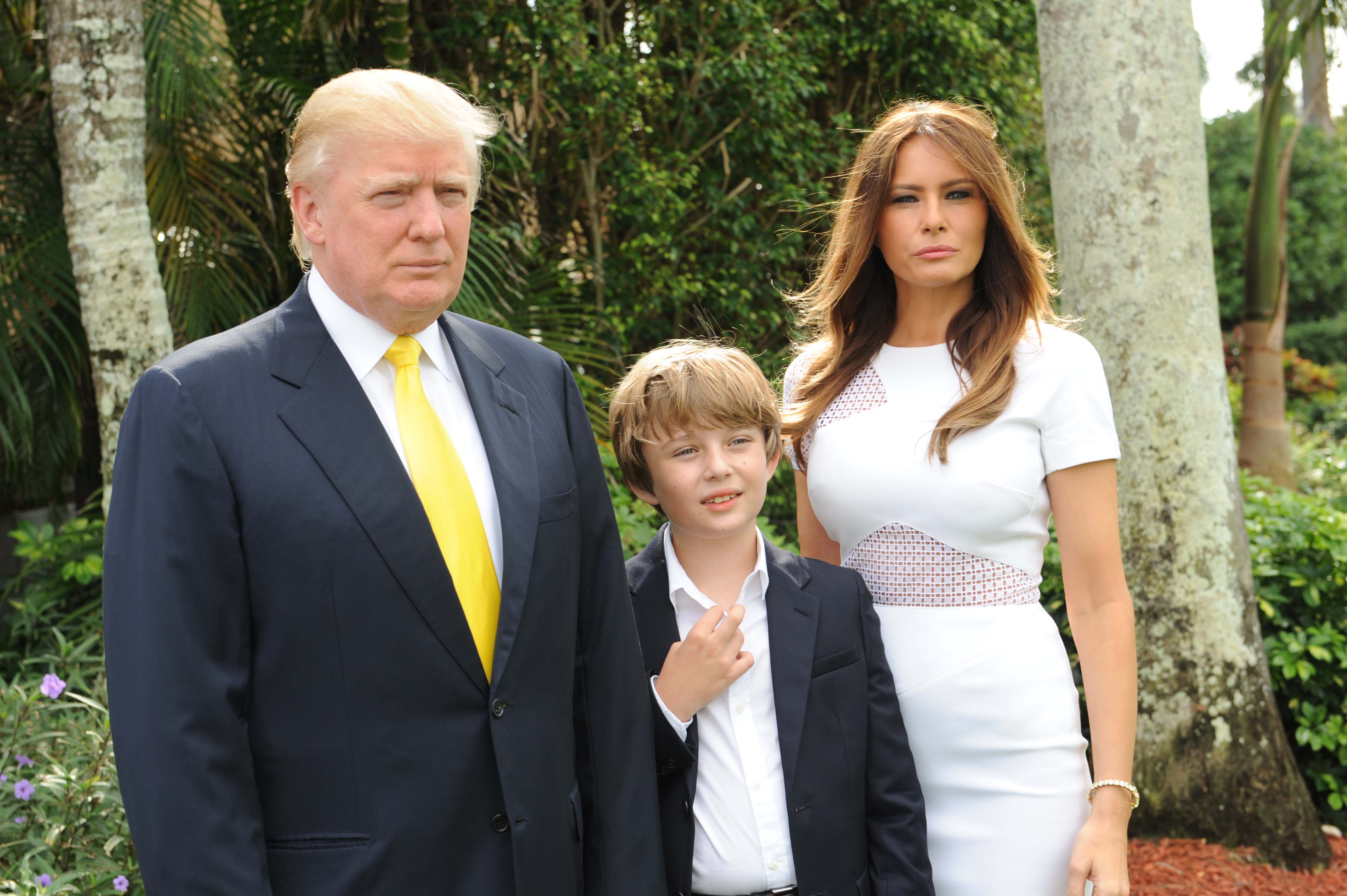 Donald, Melania y Barron Trump en el Gran Premio Trump Invitational de $125.000, presentado por Rolex, en Mar-a-Lago, Palm Beach, el 5 de enero de 2014. | Fuente: Getty Images