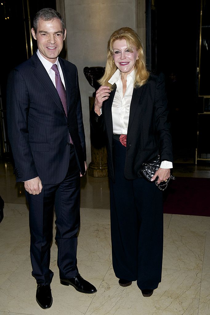 Jerome Bonnafont  y la baronesa Carmen (Tita) Cervera en la presentación 'Disfruta Una Experiencia De Lujo' el 25 de marzo de 2014 en Madrid, España. | Imagen: Getty Images 