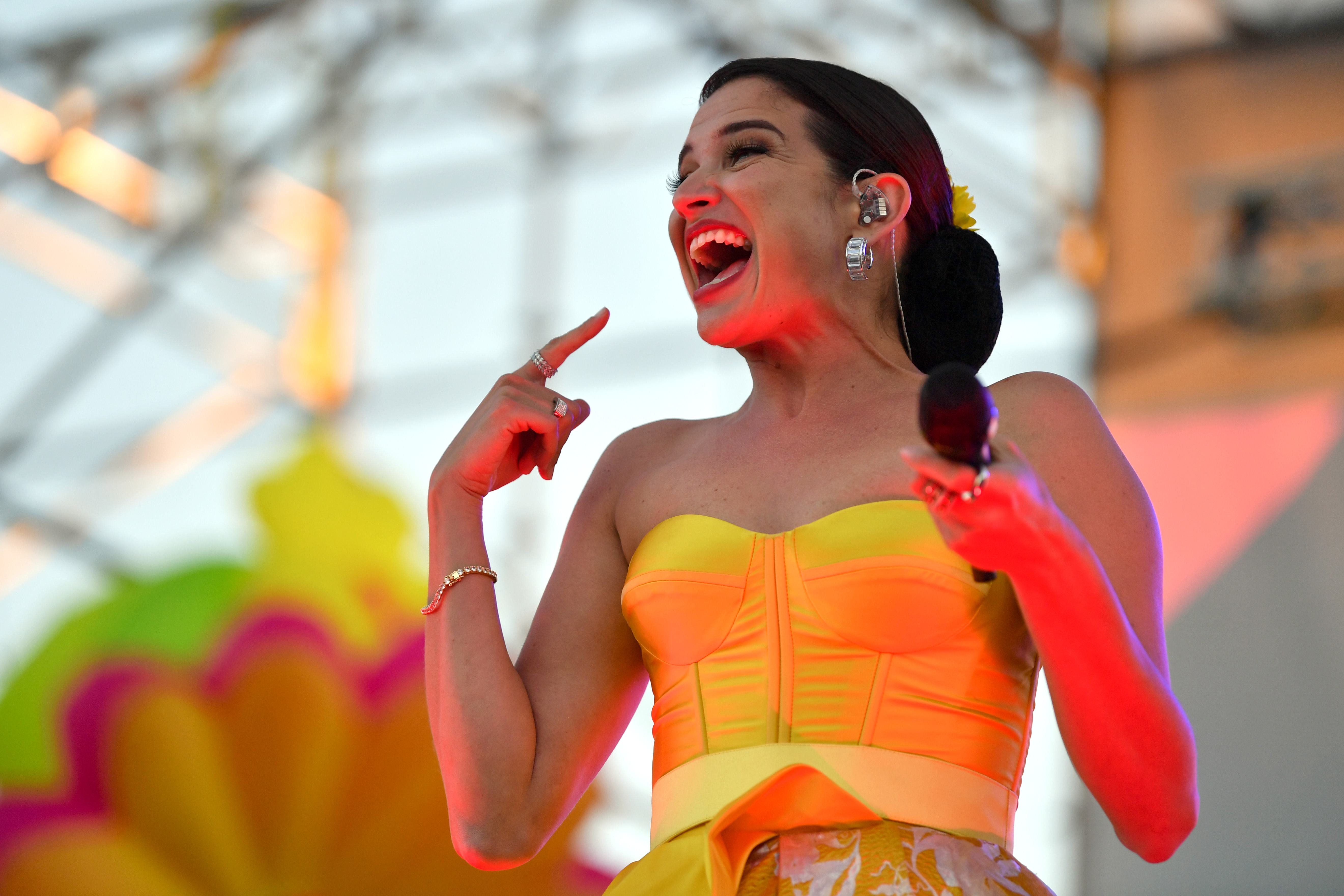 Natalia Jiménez actúa durante el Long Beach Pride 2022 el 9 de julio de 2022 en Long Beach, California. | Fuente: Getty Images