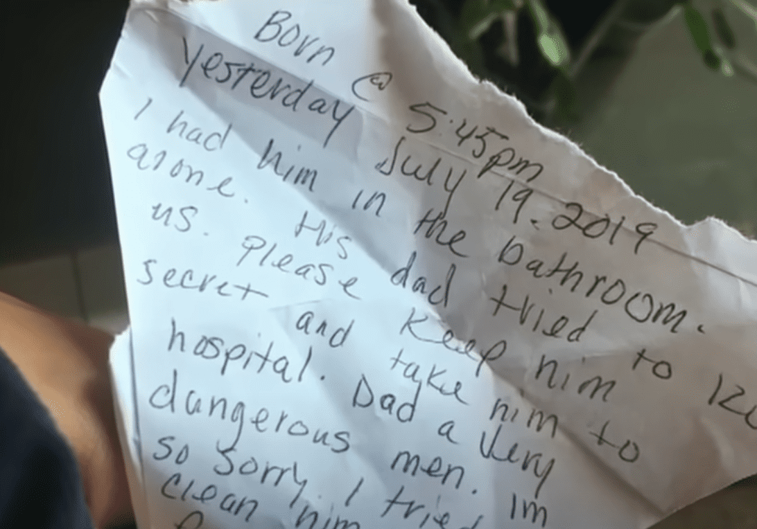 Carta dejada junto al bebé abandonado. | Foto: Youtube/WFTV Canal 9