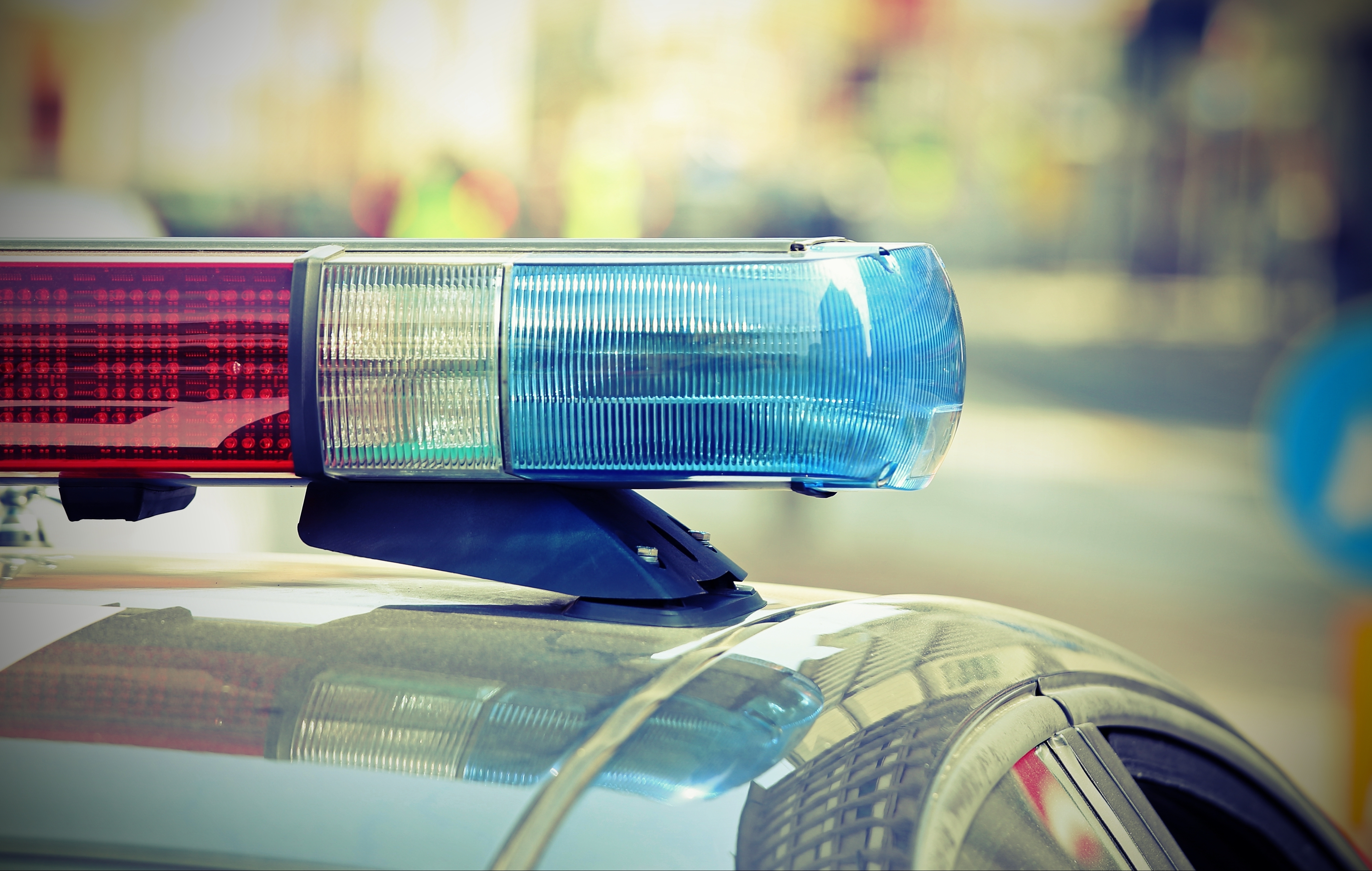 Luces intermitentes del Automóvil de la Policía | Fuente: Shutterstock