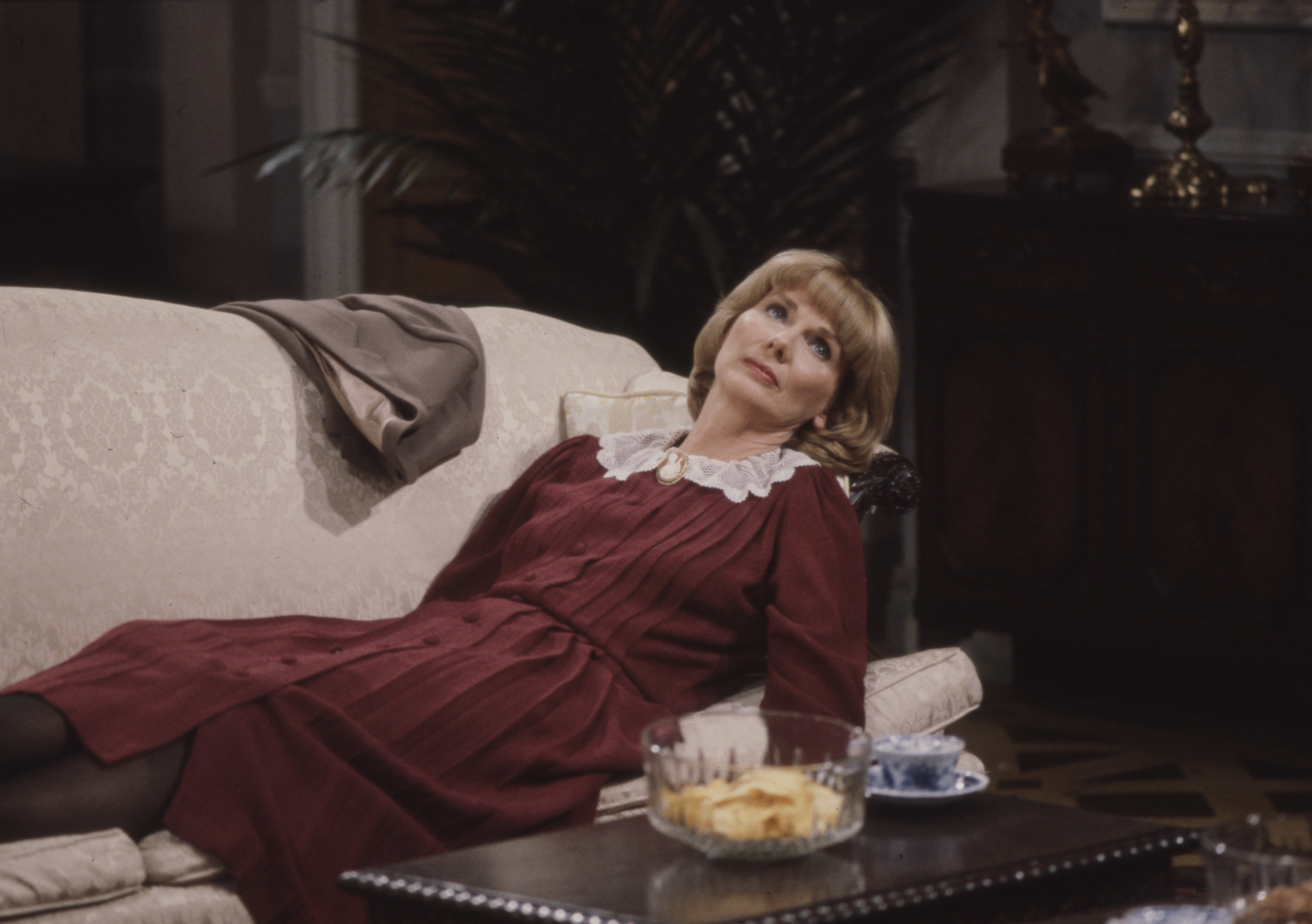Inga Swenson aparece en la exitosa comedia "Benson", el 1 de enero de 1980 en Los Ángeles, California. | Foto: Getty Images