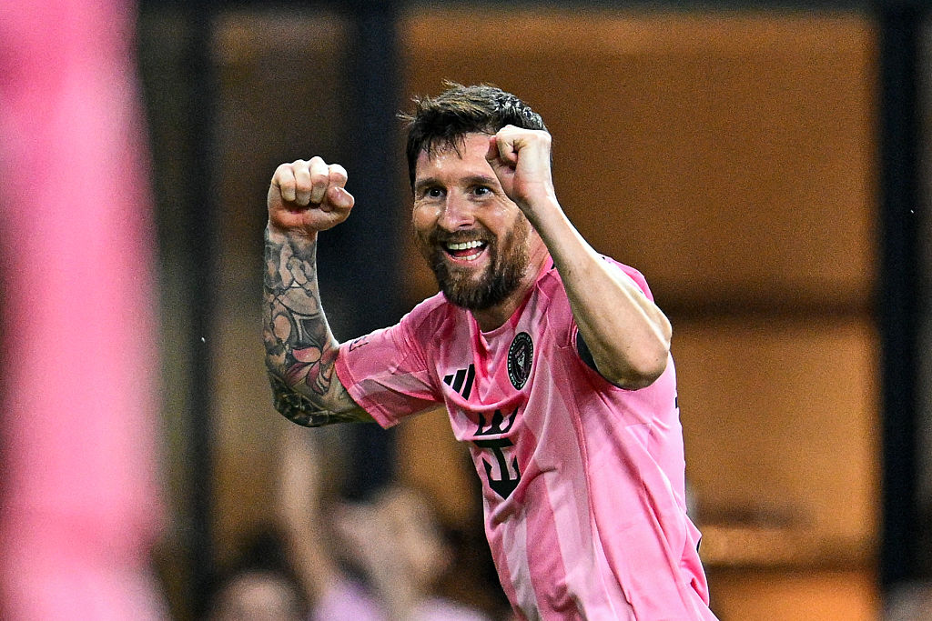 Lionel Messi celebra tras marcar un gol durante un partido de la temporada regular de la Major League Soccer (MLS) entre el Inter Miami CF y el San Diego FC en el Nu Stadium de Miami, Florida, el 20 de septiembre de 2026. | Fuente: Getty Images