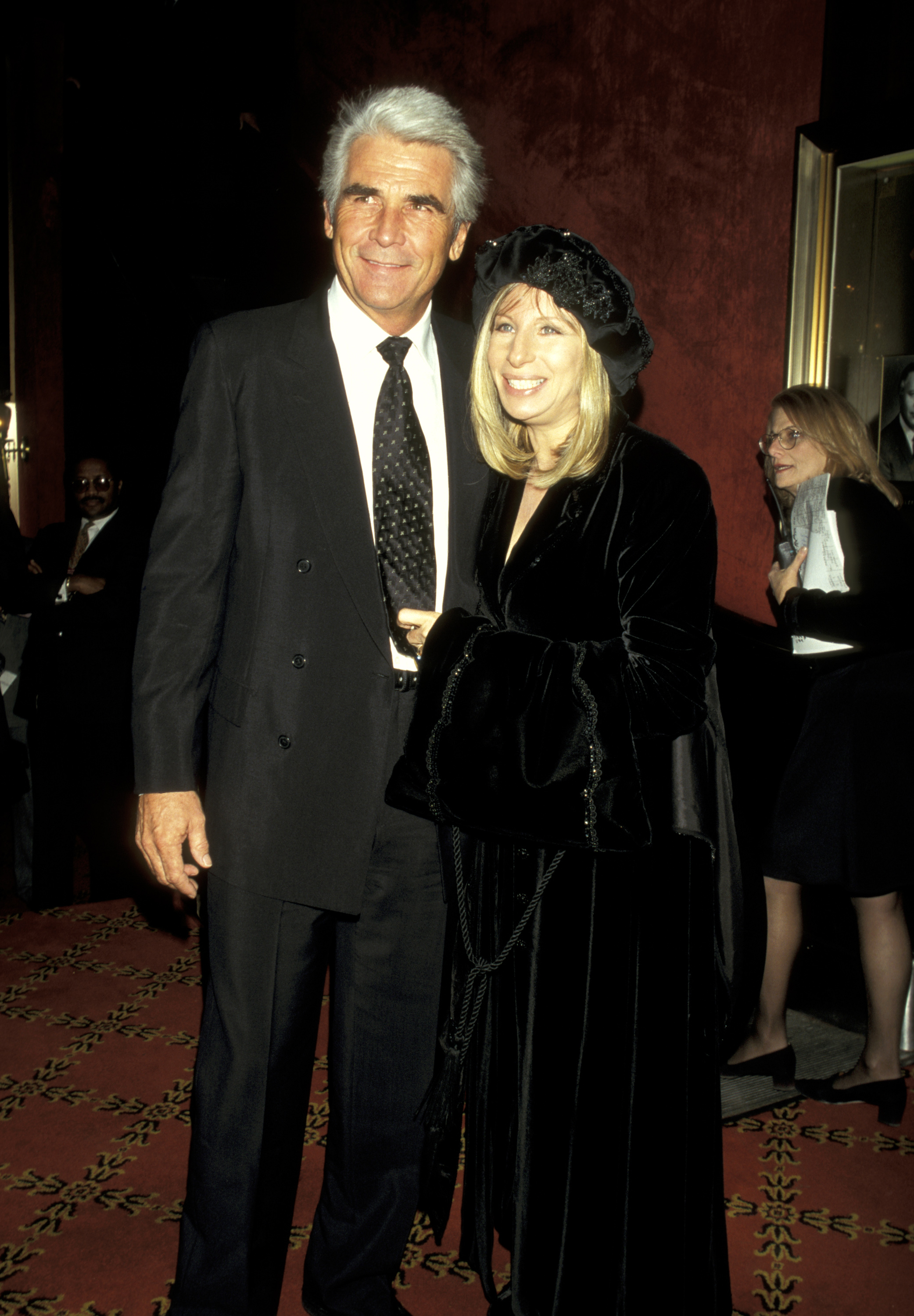 Después de que su primer matrimonio acabara en divorcio, Barbra Streisand volvió a encontrar el amor cuando conoció al actor James Brolin a los 50 años. | Fuente: Getty Images