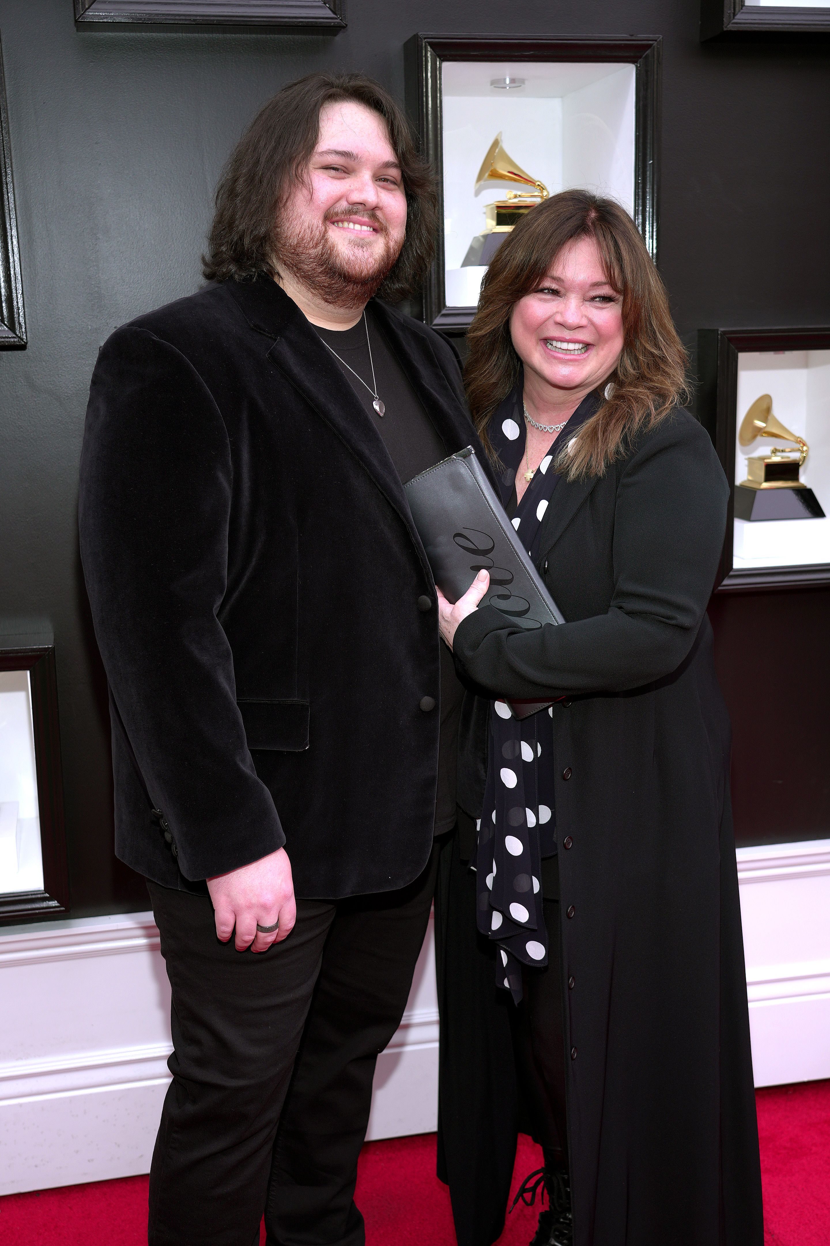 Valerie Bertinelli y Wolfgang Van Halen en la 64 edición de los Premios Grammy en abril de 2022 | Foto: Getty Images